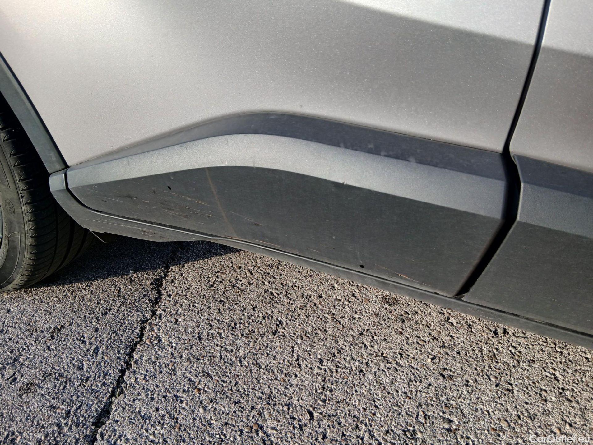  Toyota  C-HR TOYOTA  / 2016 / 5P / todoterreno 1.8 125H Advance (CX) #18