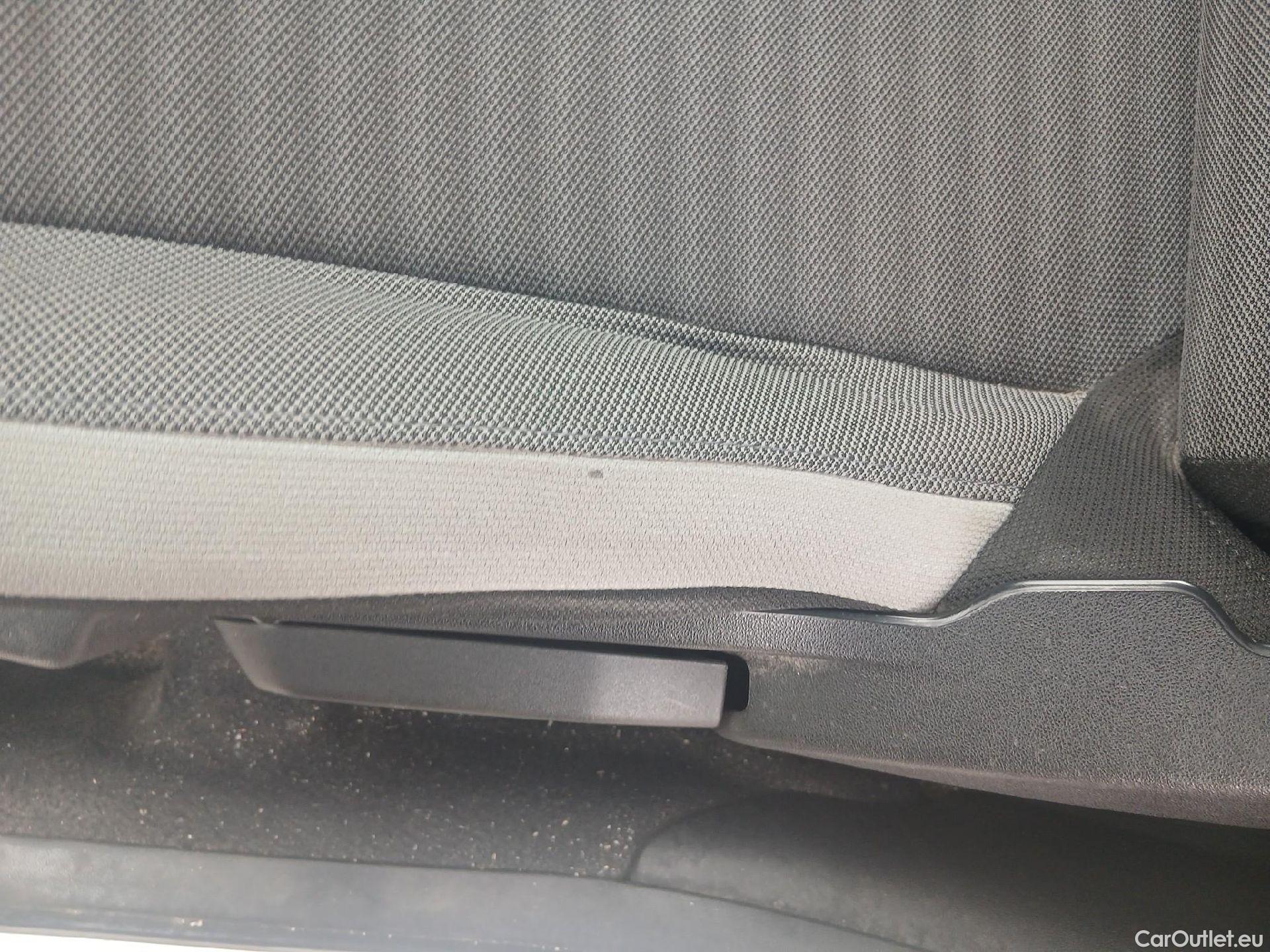  Toyota  Aygo TOYOTA  / 2018 / 5P / minicoche 1.0 70 x-play #6