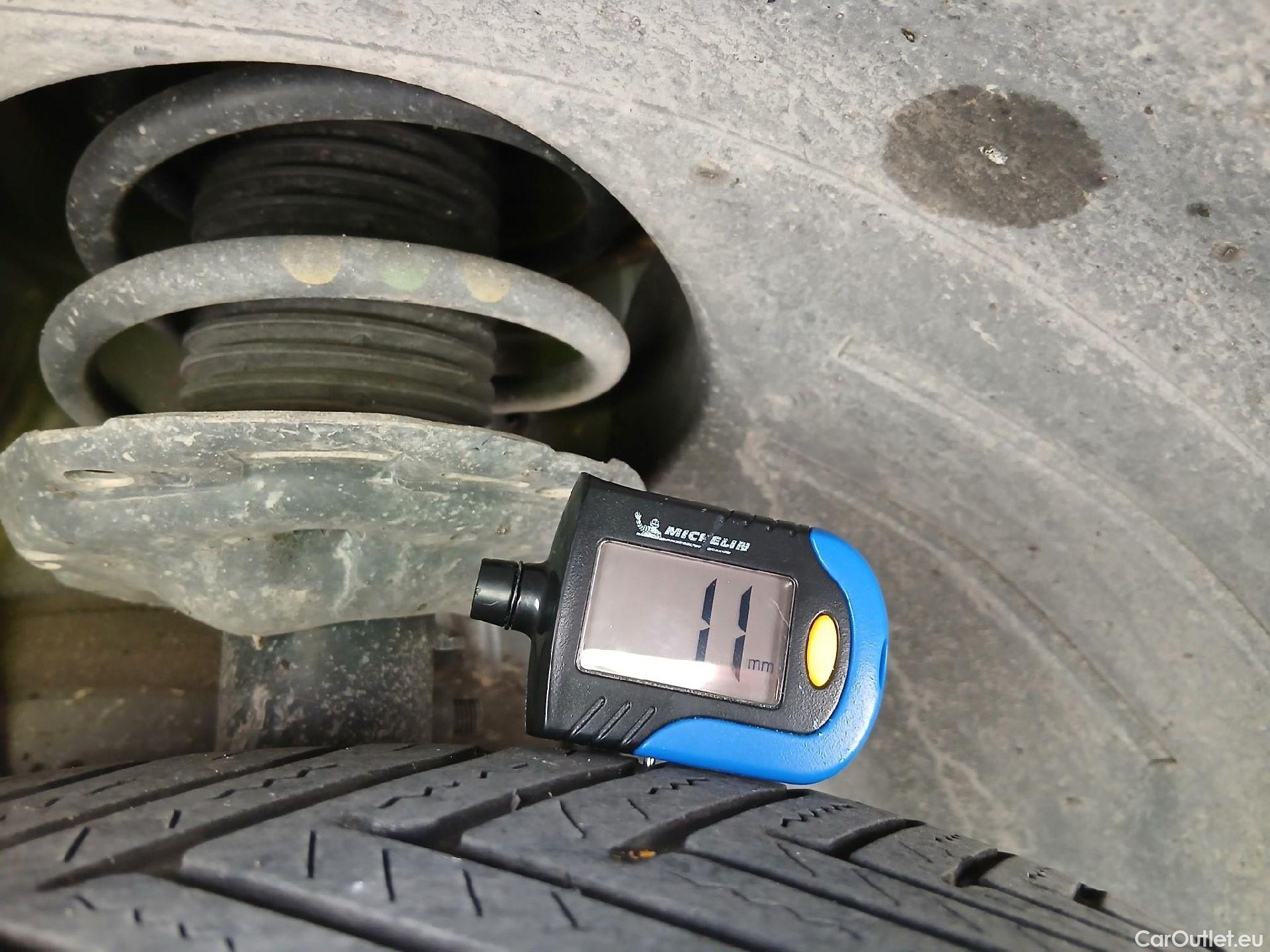  Volkswagen  Passat VOLKSWAGEN  / 2019 / 4P / sedán 2.0 TDI 90kW (122CV) DSG #3