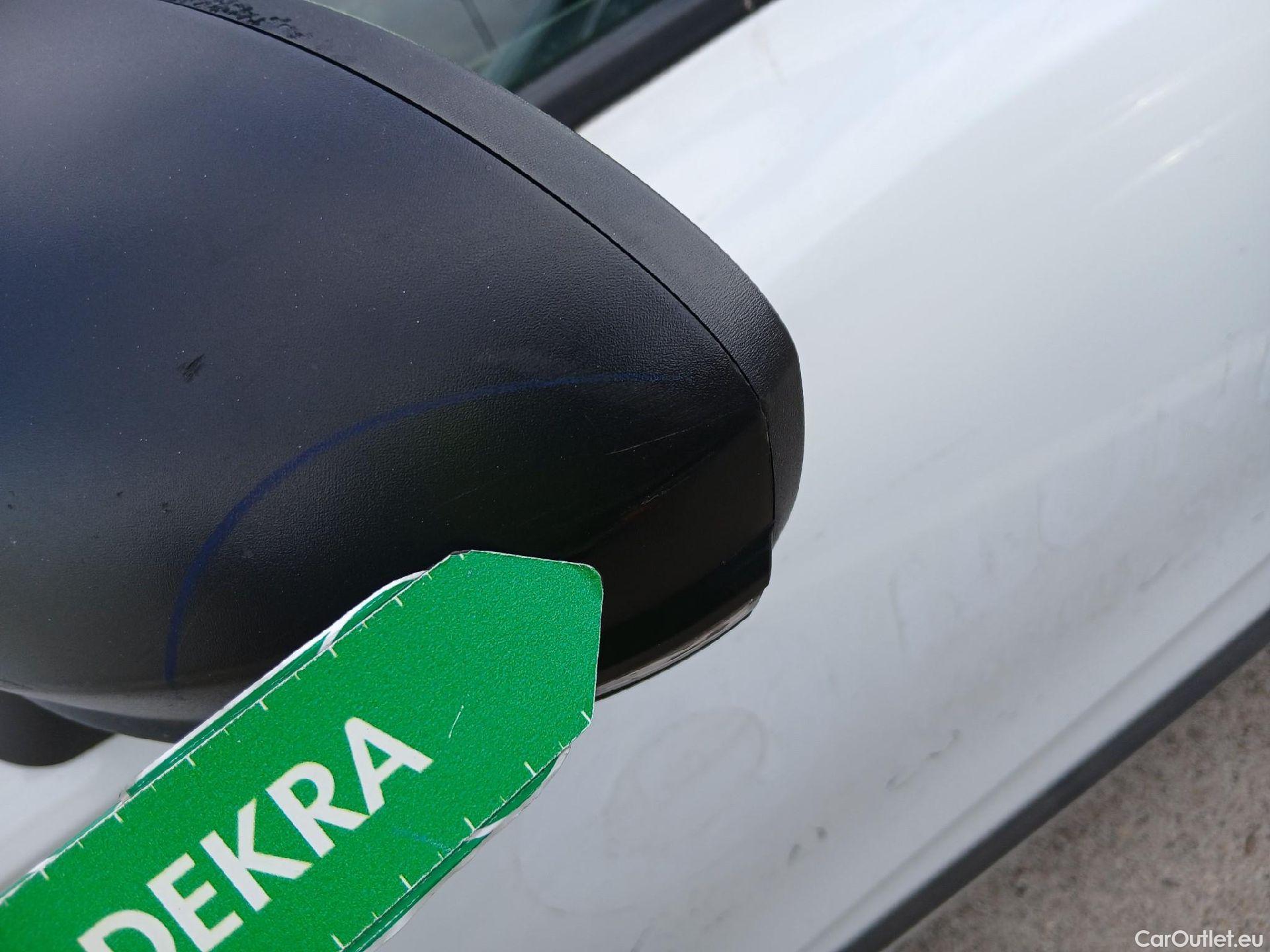  Renault  Clio RENAULT  / 2019 / 5P / berlina con portón Business Blue dCi 74kW (100CV) #22