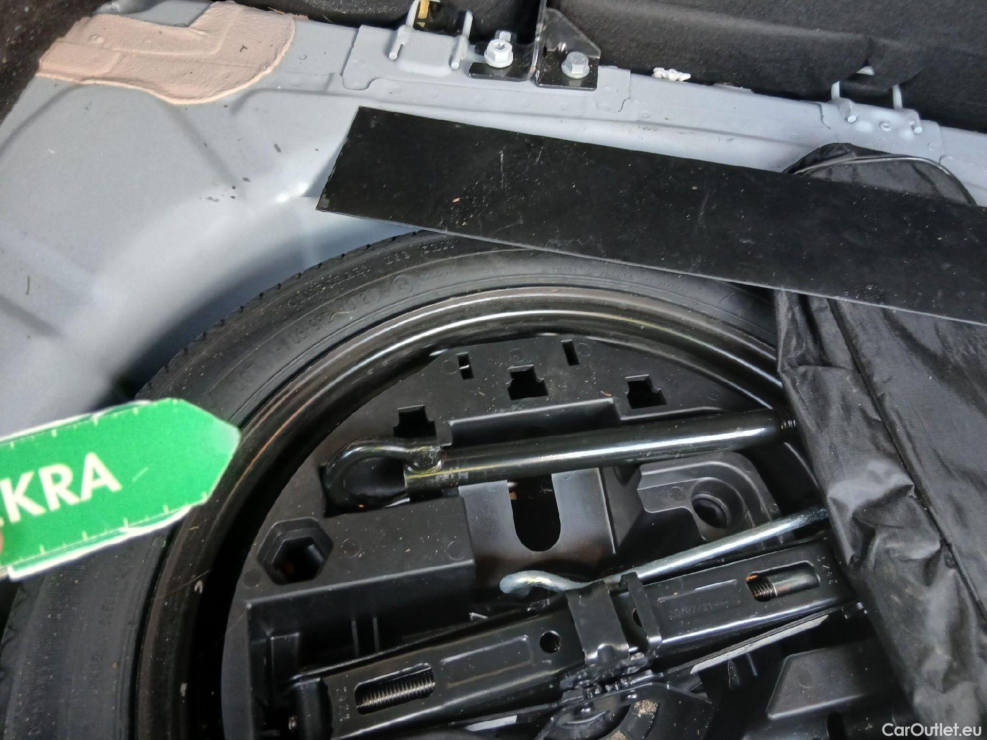  Renault  Clio RENAULT  / 2019 / 5P / berlina con portón Business Blue dCi 74kW (100CV) #4