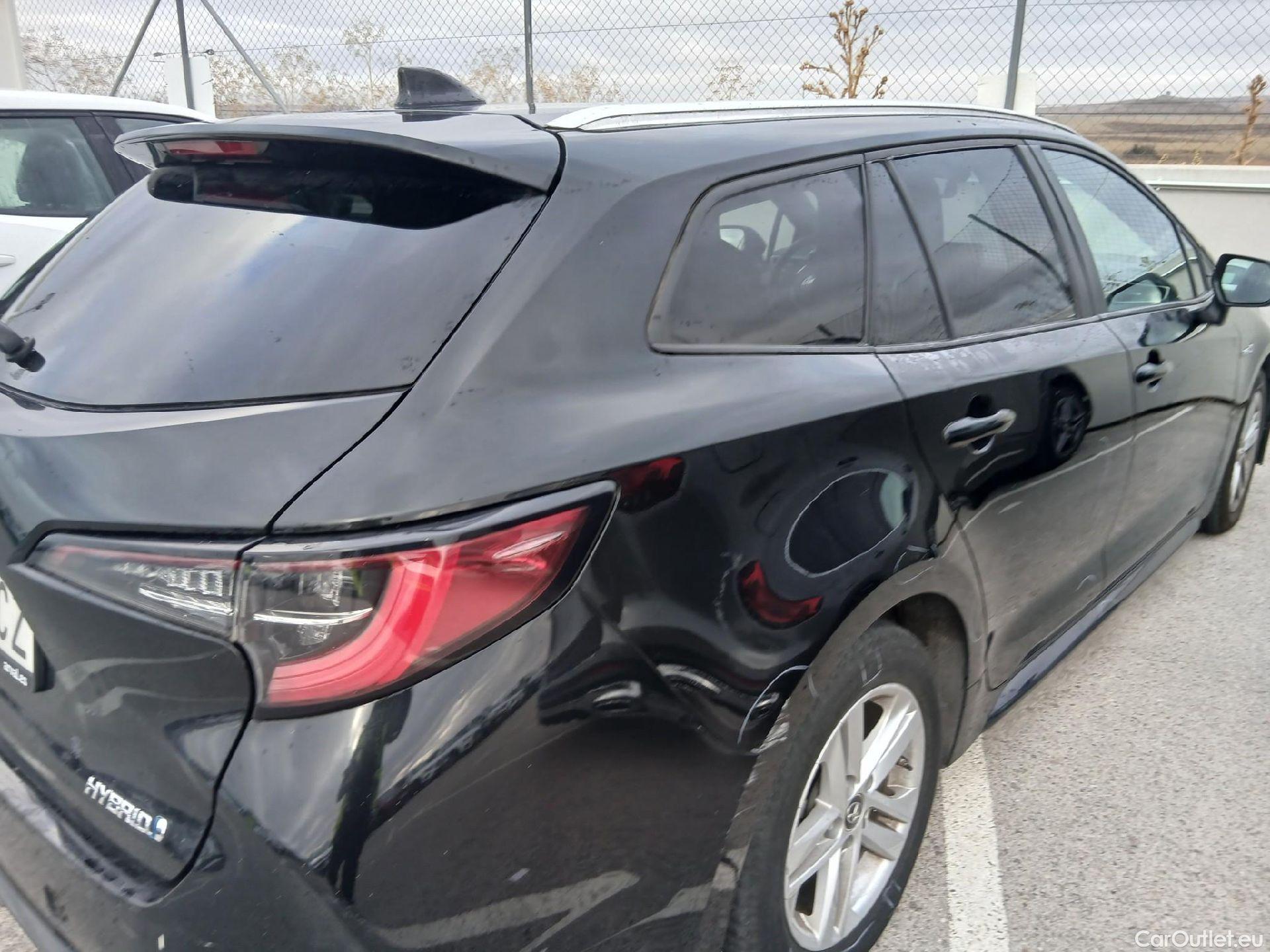  Toyota  Corolla TOYOTA  / 2019 / 5P / familiar 1.8 125H ACTIVE E-CVT TOURING SPORT #33