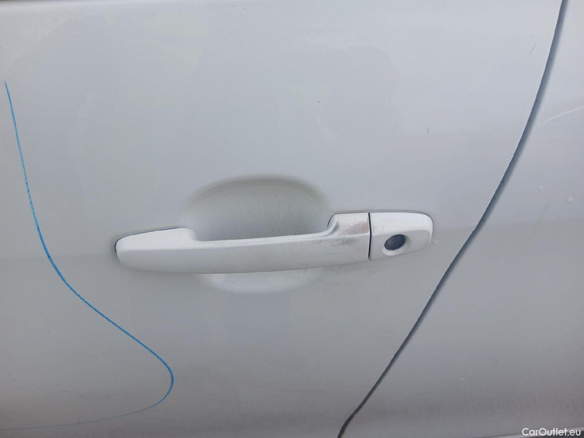  Toyota  Aygo TOYOTA  / 2018 / 5P / minicoche 1.0 70 x-play #27