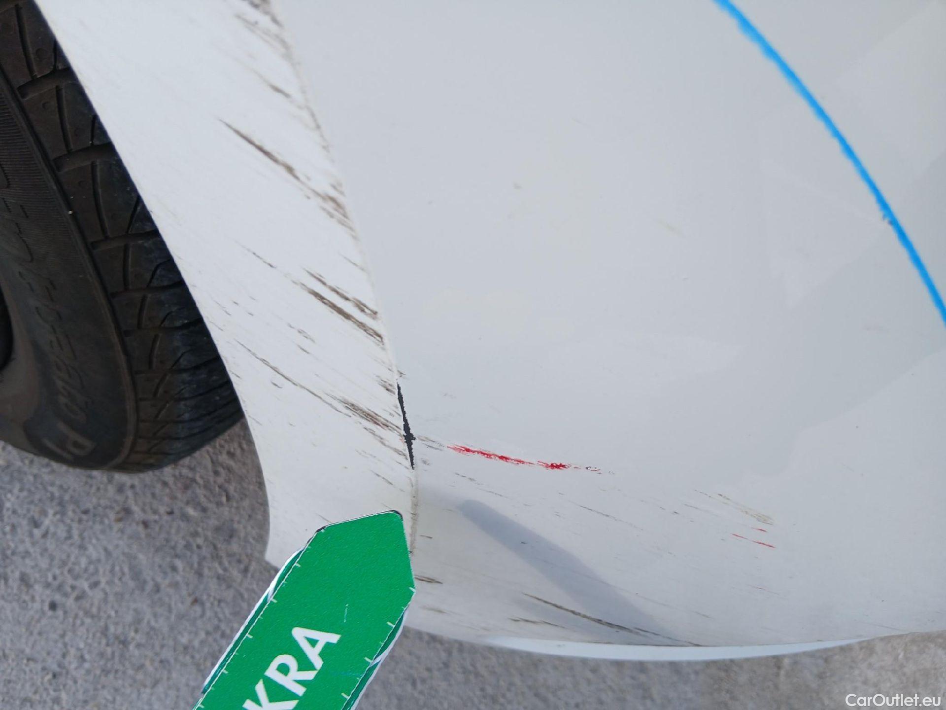  Renault  Clio RENAULT  / 2019 / 5P / berlina con portón Business Blue dCi 74kW (100CV) #17