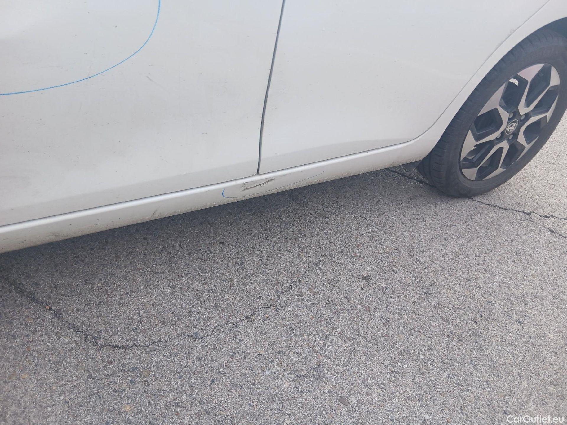  Toyota  Aygo TOYOTA  / 2018 / 5P / minicoche 1.0 70 x-play #30