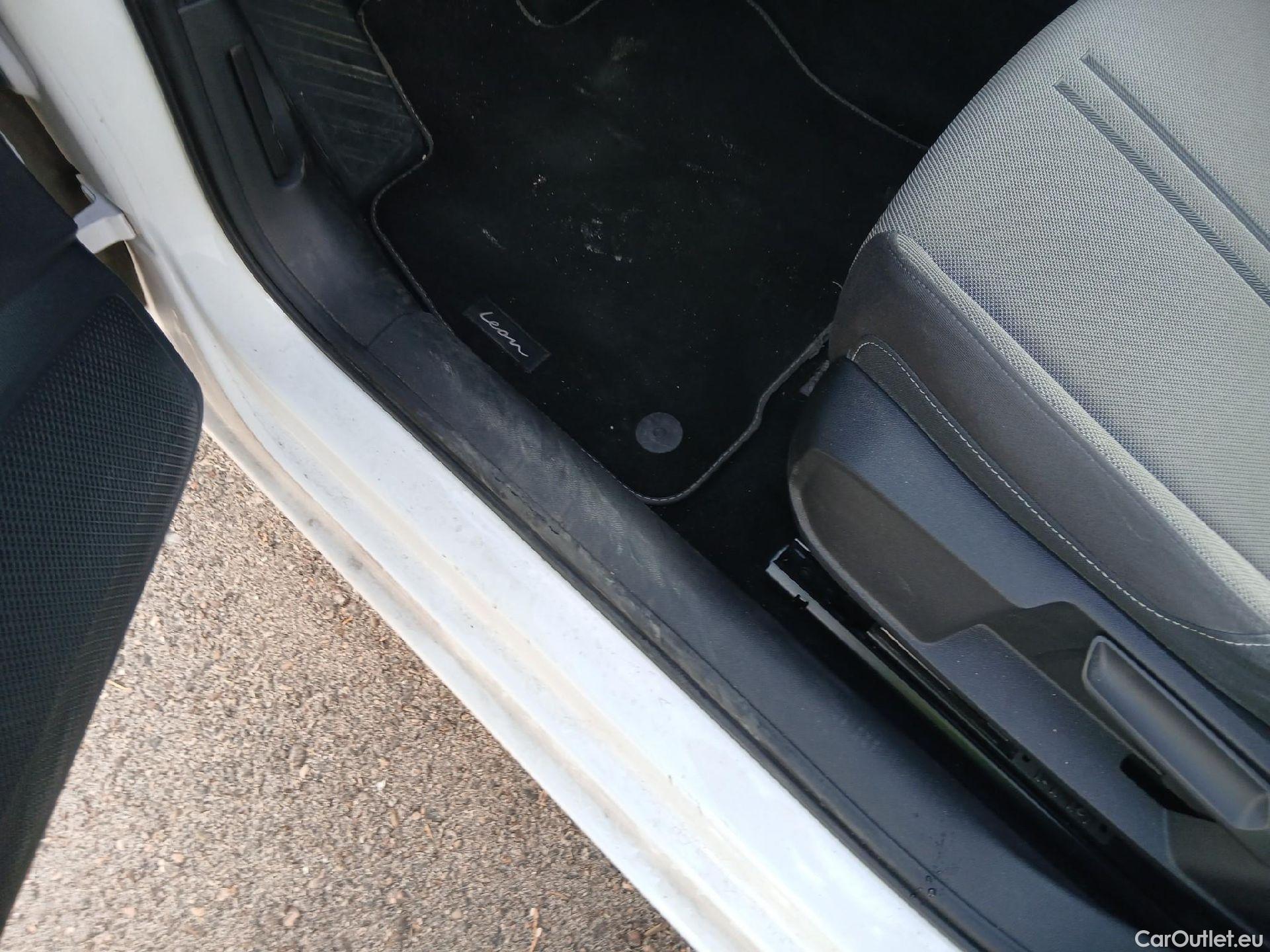  Seat  Leon SEAT Nuevo León / 2020 / 5P / familiar SP 2.0 TDI 85kW Style Go(SP) #3