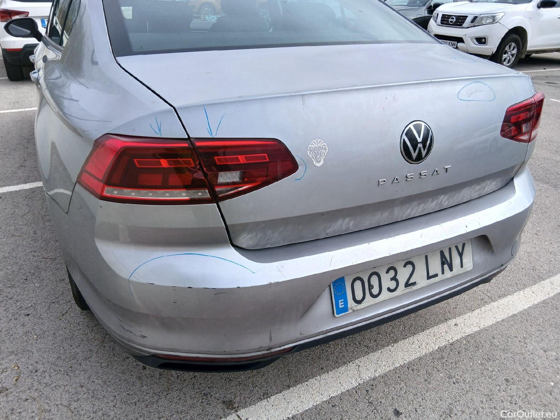  Volkswagen  Passat VOLKSWAGEN  / 2019 / 4P / sedán 2.0 TDI 90kW (122CV) DSG #24