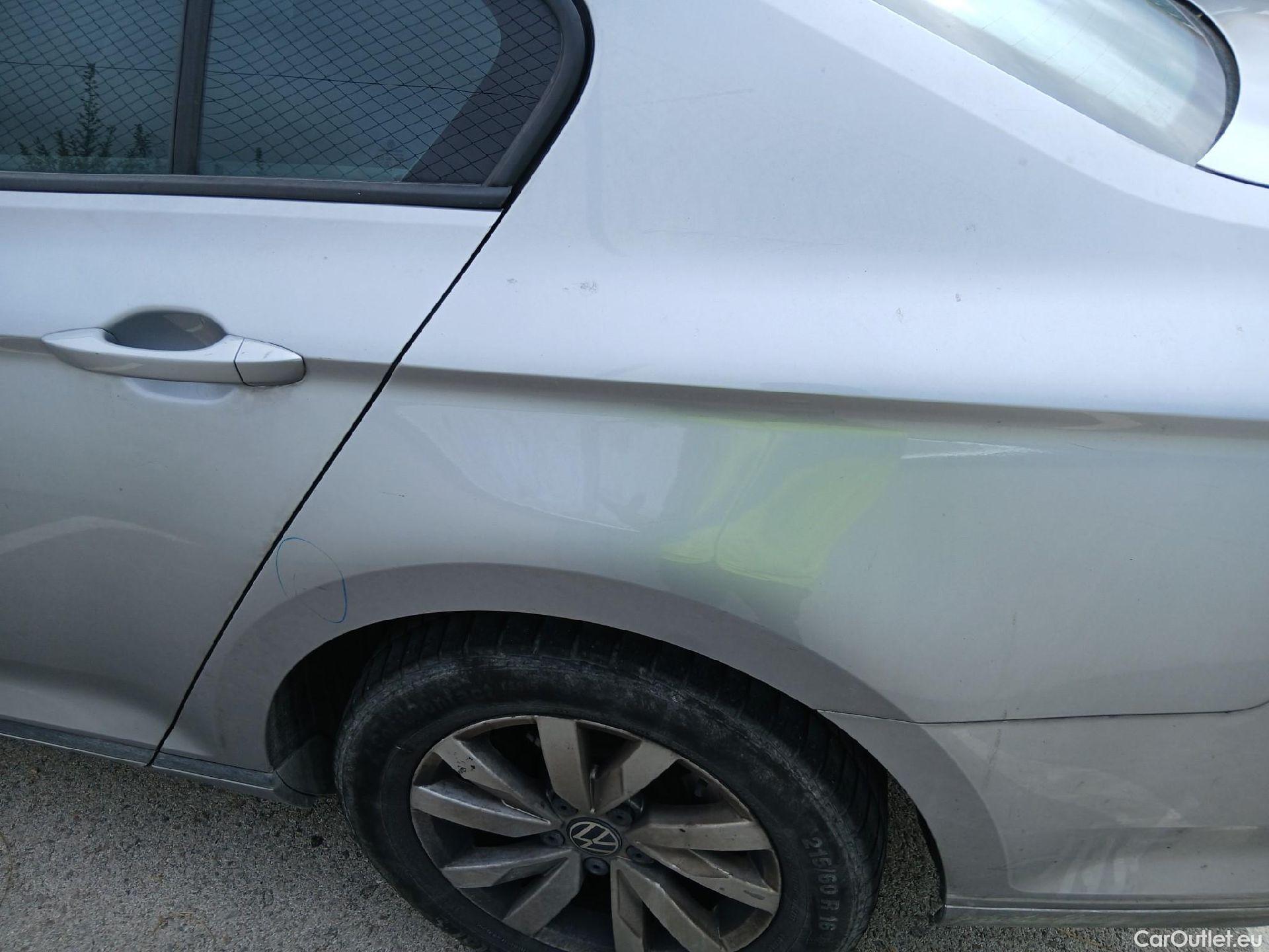  Volkswagen  Passat VOLKSWAGEN  / 2019 / 4P / sedán 2.0 TDI 90kW (122CV) DSG #17