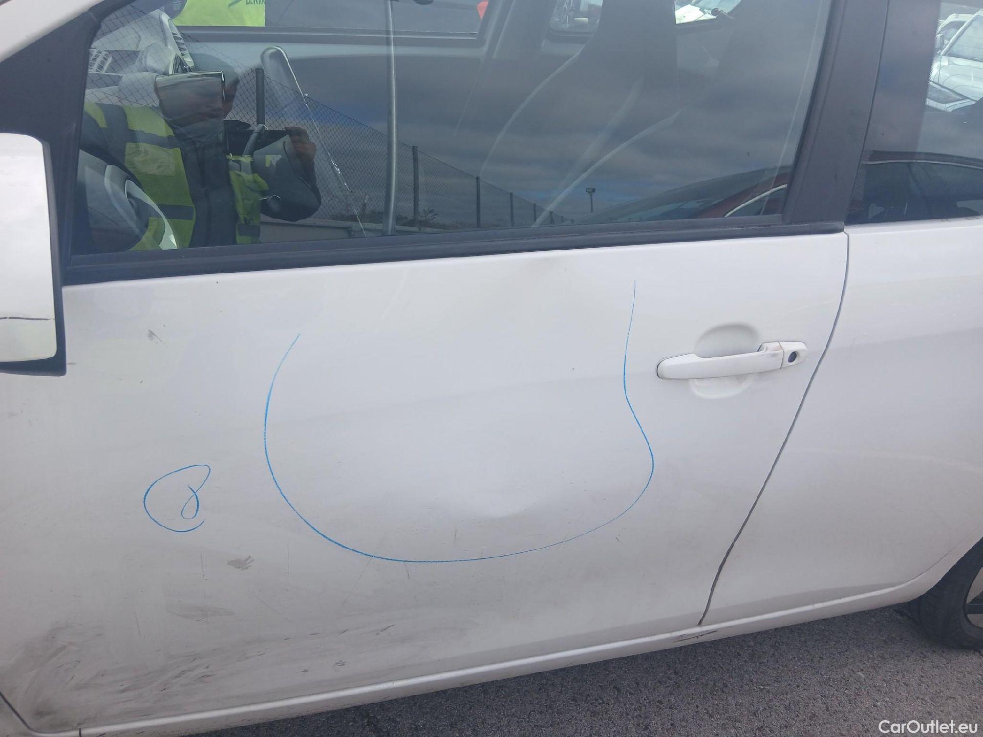  Toyota  Aygo TOYOTA  / 2018 / 5P / minicoche 1.0 70 x-play #26