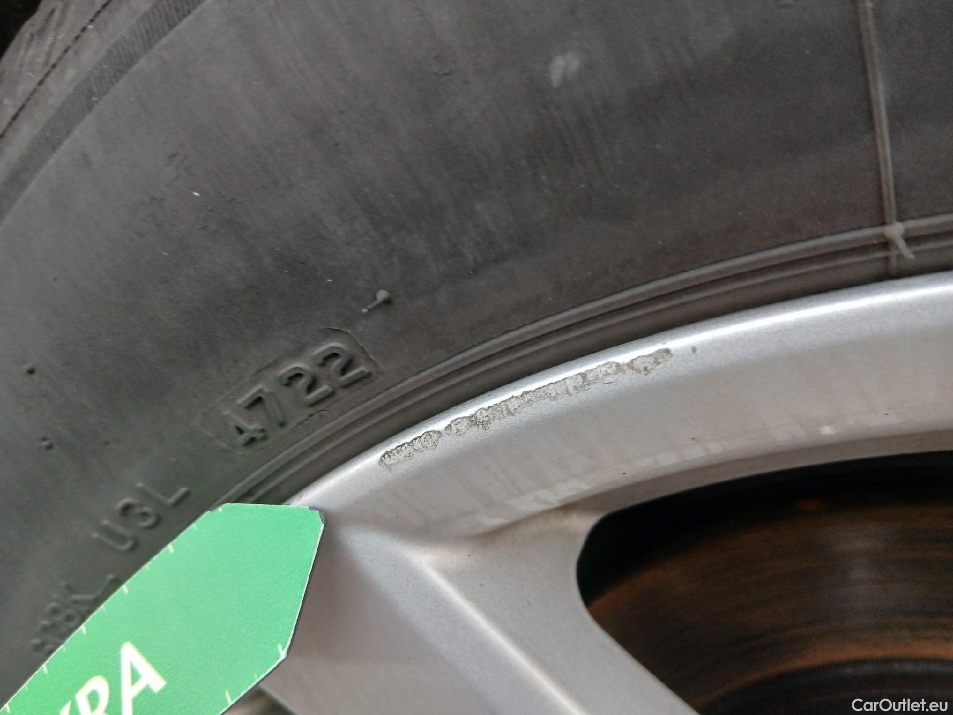  Toyota  Corolla TOYOTA  / 2019 / 5P / familiar 1.8 125H ACTIVE E-CVT TOURING SPORT #34