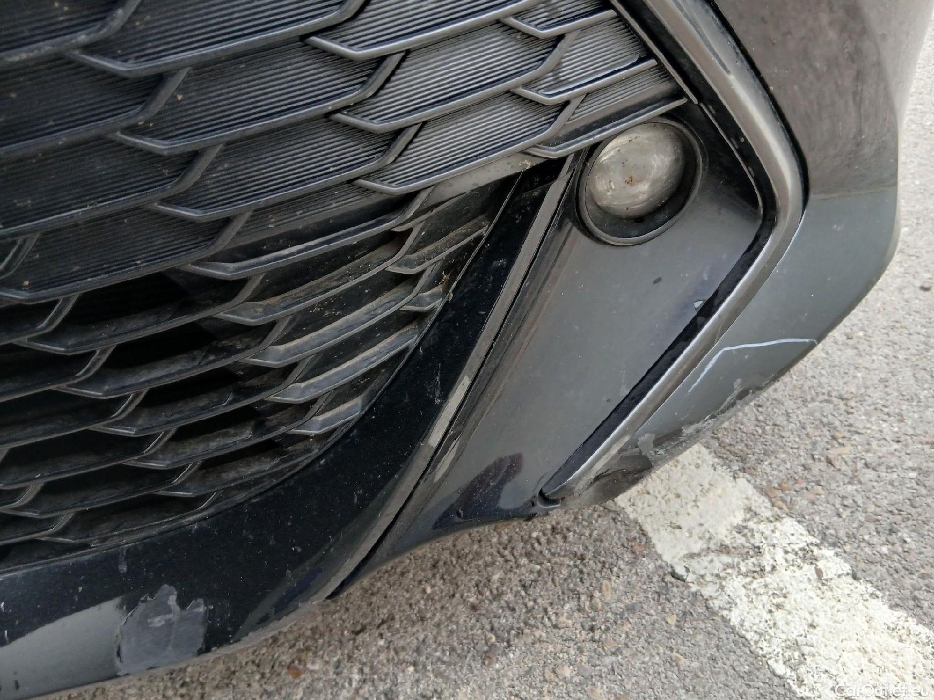  Toyota  Corolla TOYOTA  / 2019 / 5P / familiar 1.8 125H ACTIVE E-CVT TOURING SPORT #61