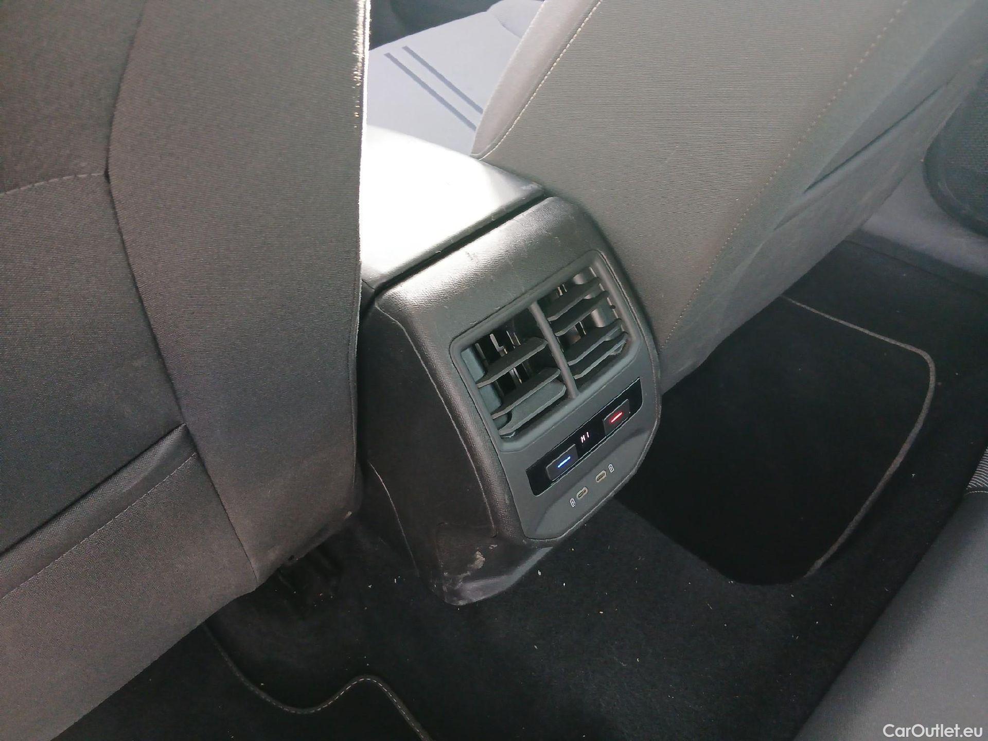  Seat  Leon SEAT Nuevo León / 2020 / 5P / familiar SP 2.0 TDI 85kW Style Go(SP) #8