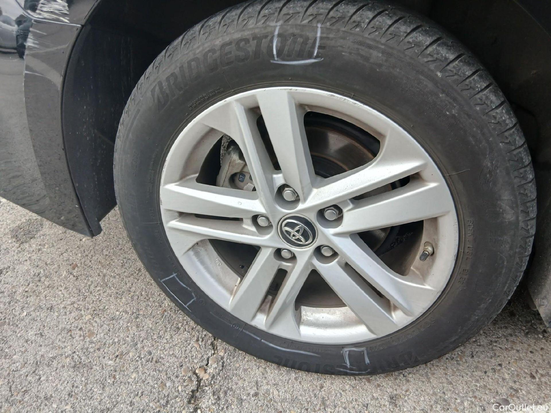  Toyota  Corolla TOYOTA  / 2019 / 5P / familiar 1.8 125H ACTIVE E-CVT TOURING SPORT #64