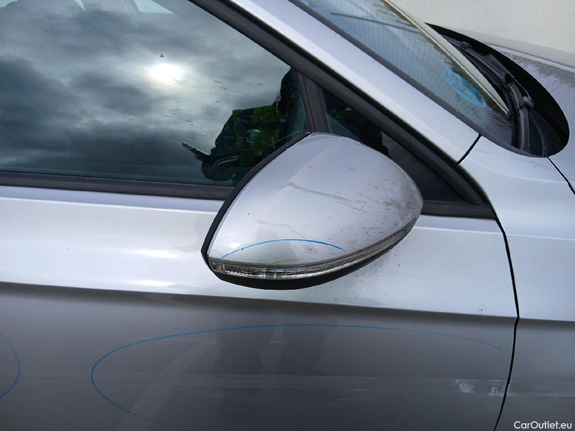  Volkswagen  Passat VOLKSWAGEN  / 2019 / 4P / sedán 2.0 TDI 90kW (122CV) DSG #42