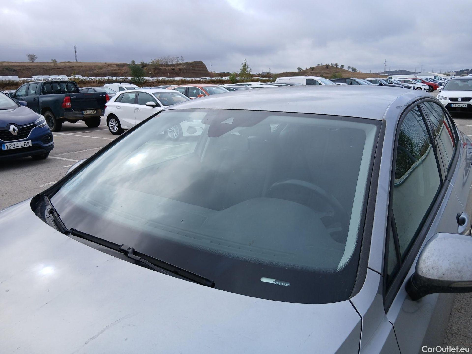  Volkswagen  Passat VOLKSWAGEN  / 2019 / 4P / sedán 2.0 TDI 90kW (122CV) DSG #8