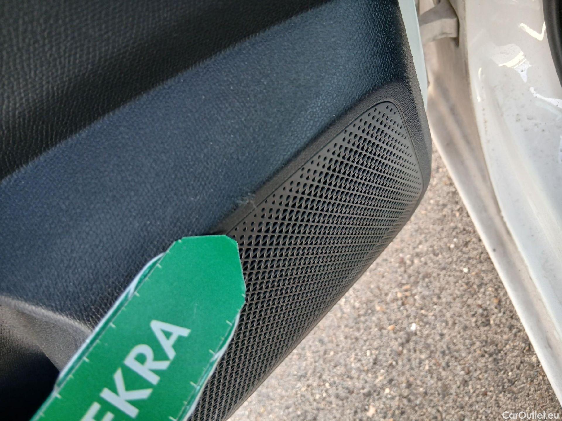  Seat  Leon SEAT Nuevo León / 2020 / 5P / familiar SP 2.0 TDI 85kW Style Go(SP) #6