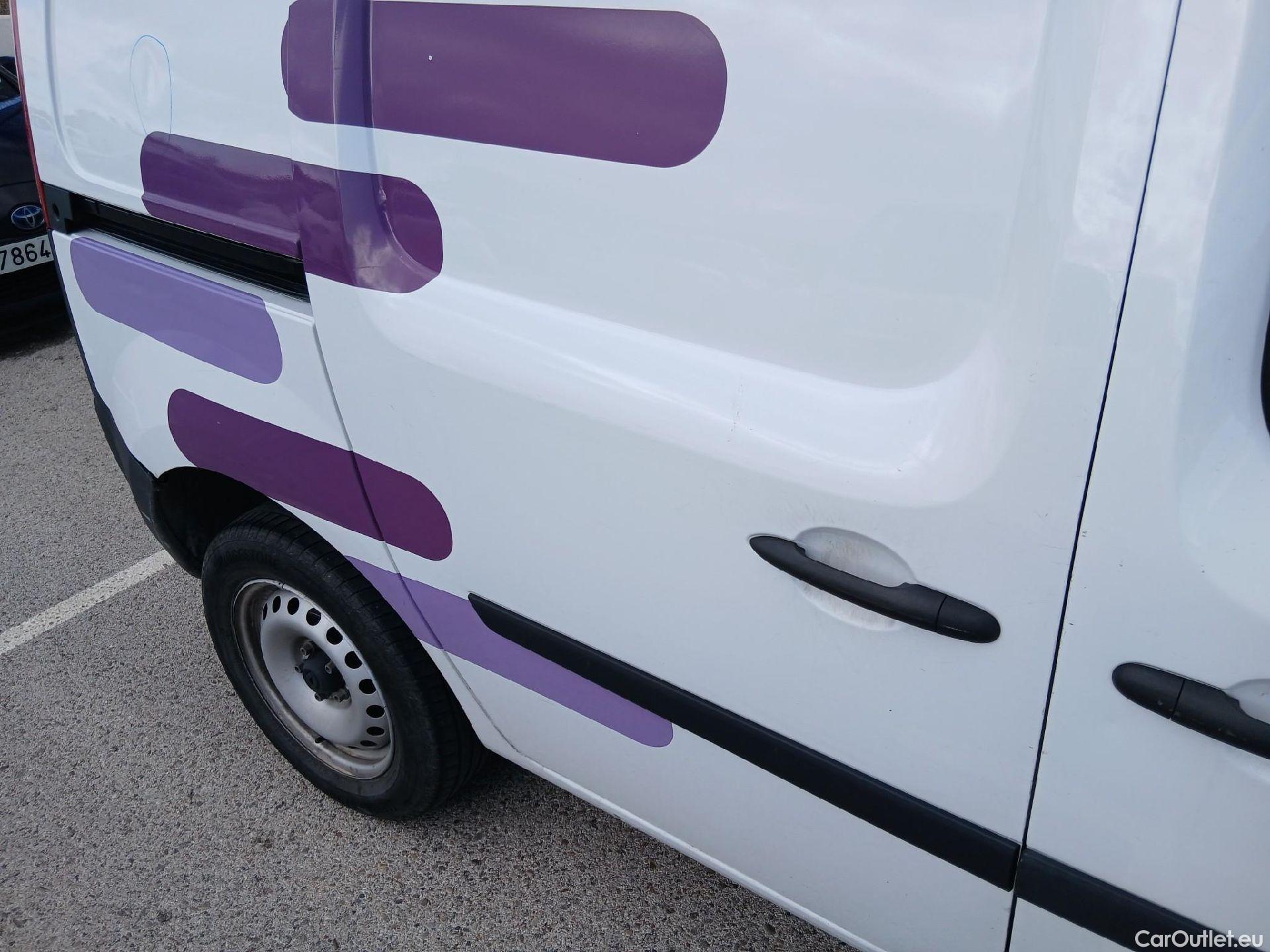  Renault  Kangoo RENAULT  Furgón/2013/3P/furgón derivado de turismo Profesional dCi 66 kW (90 CV) #40