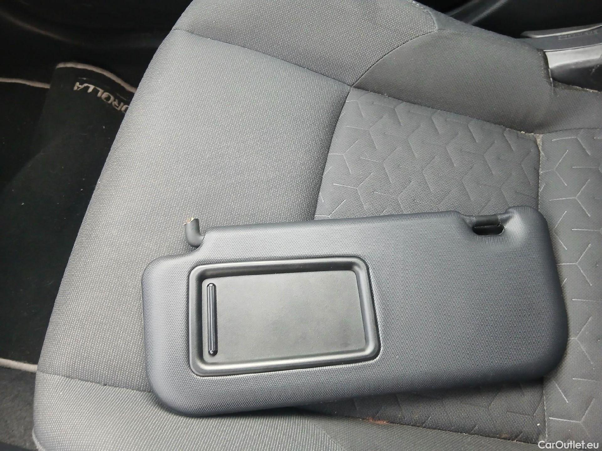  Toyota  Corolla TOYOTA  / 2019 / 5P / familiar 1.8 125H ACTIVE E-CVT TOURING SPORT #55