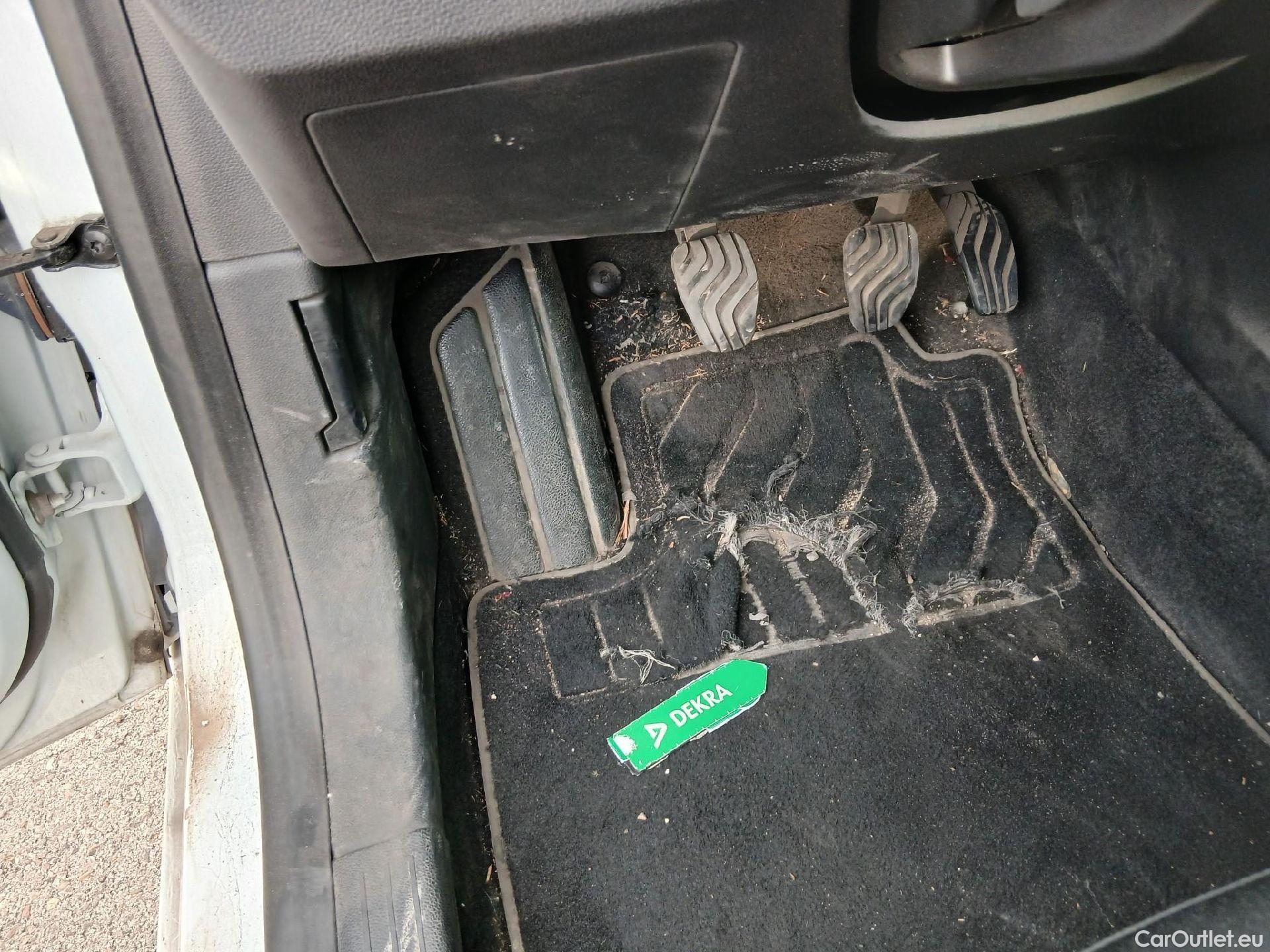  Renault  Clio RENAULT  / 2019 / 5P / berlina con portón Business Blue dCi 74kW (100CV) #38