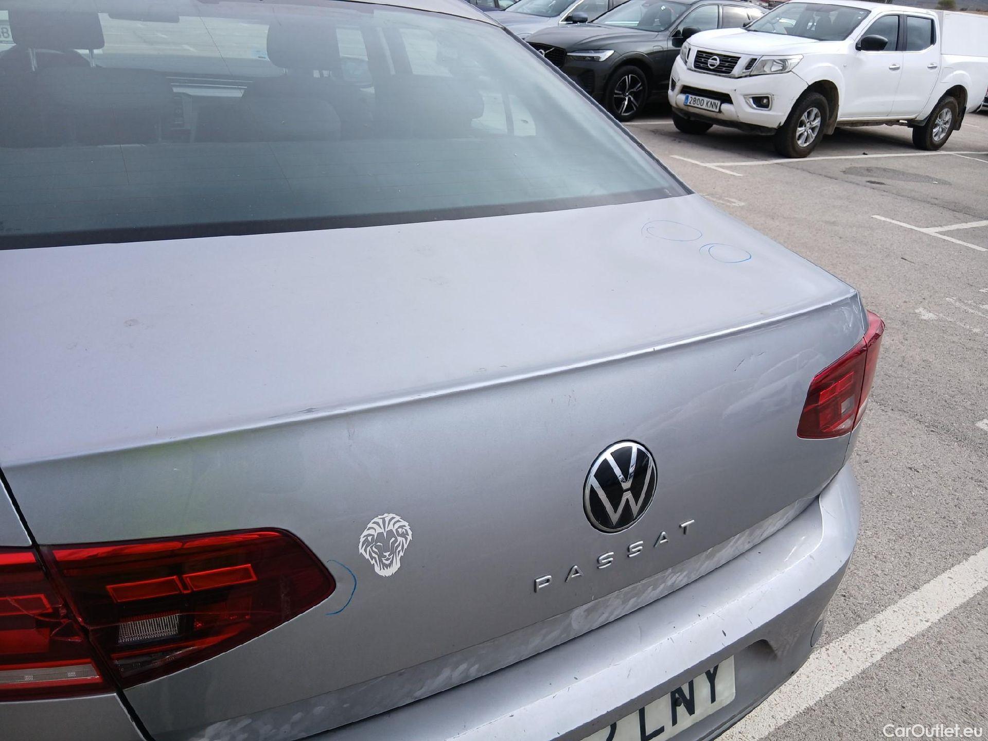  Volkswagen  Passat VOLKSWAGEN  / 2019 / 4P / sedán 2.0 TDI 90kW (122CV) DSG #20