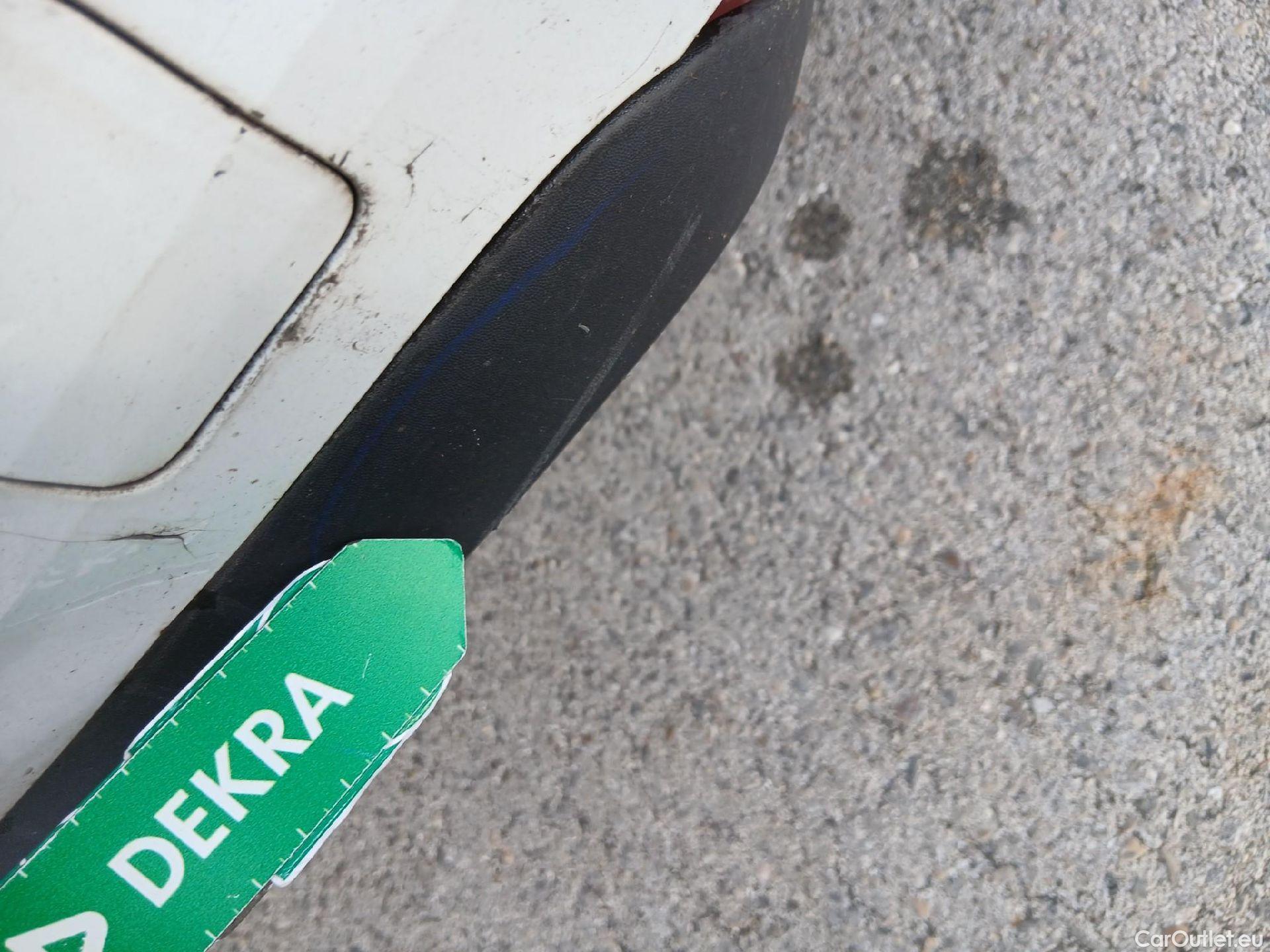  Renault  Clio RENAULT  / 2019 / 5P / berlina con portón Business Blue dCi 74kW (100CV) #31