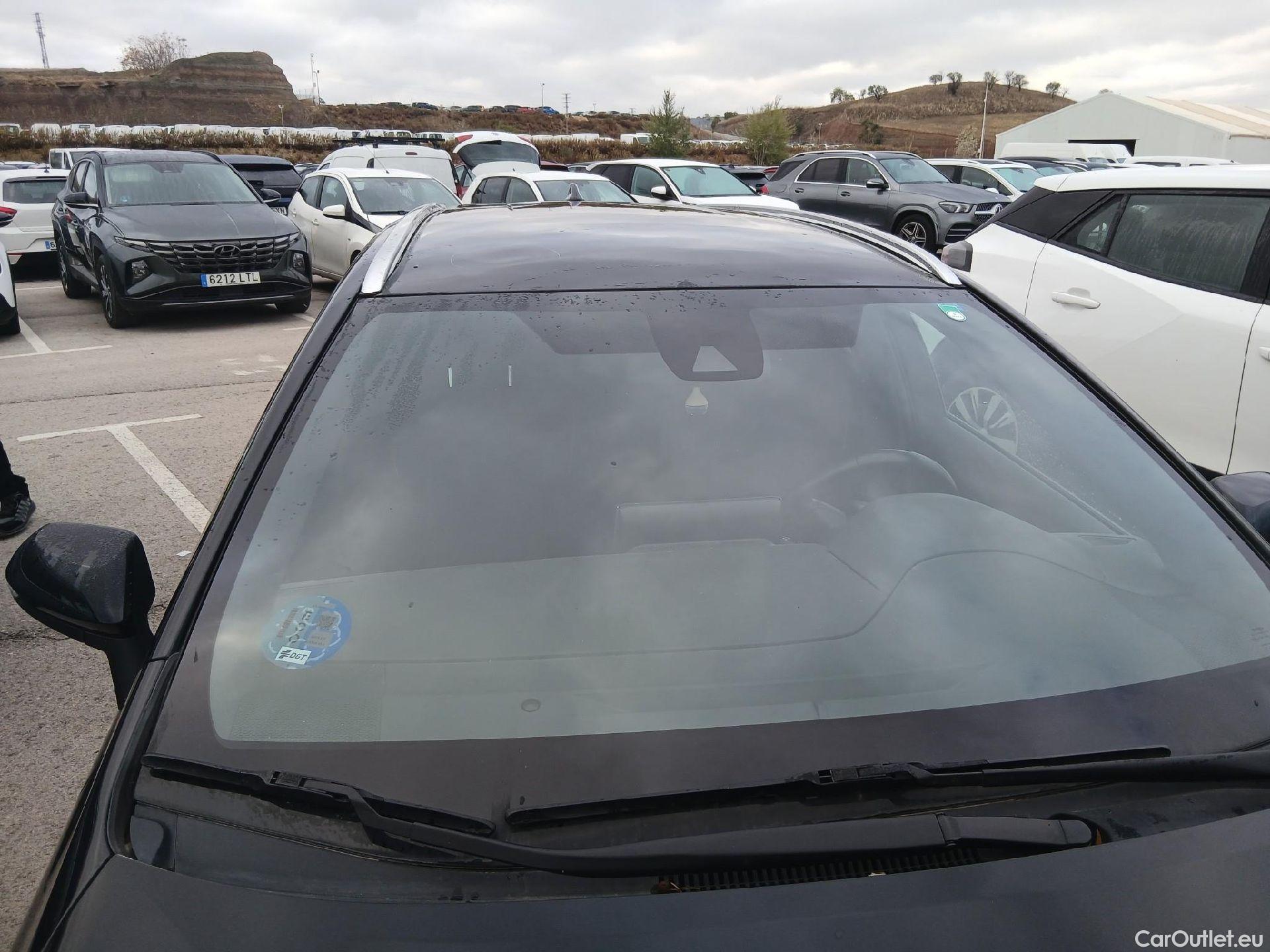  Toyota  Corolla TOYOTA  / 2019 / 5P / familiar 1.8 125H ACTIVE E-CVT TOURING SPORT #1