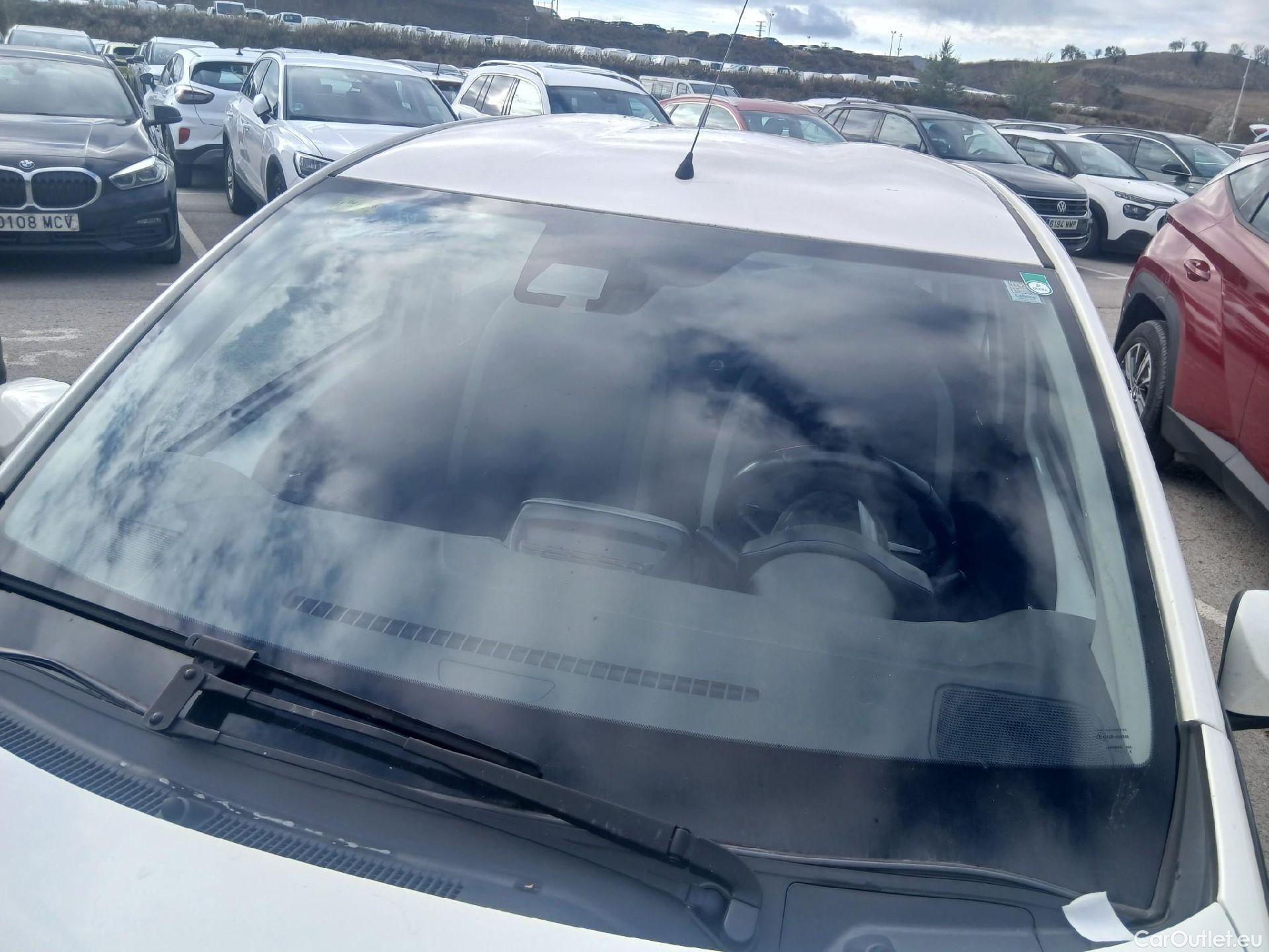  Toyota  Aygo TOYOTA  / 2018 / 5P / minicoche 1.0 70 x-play #18