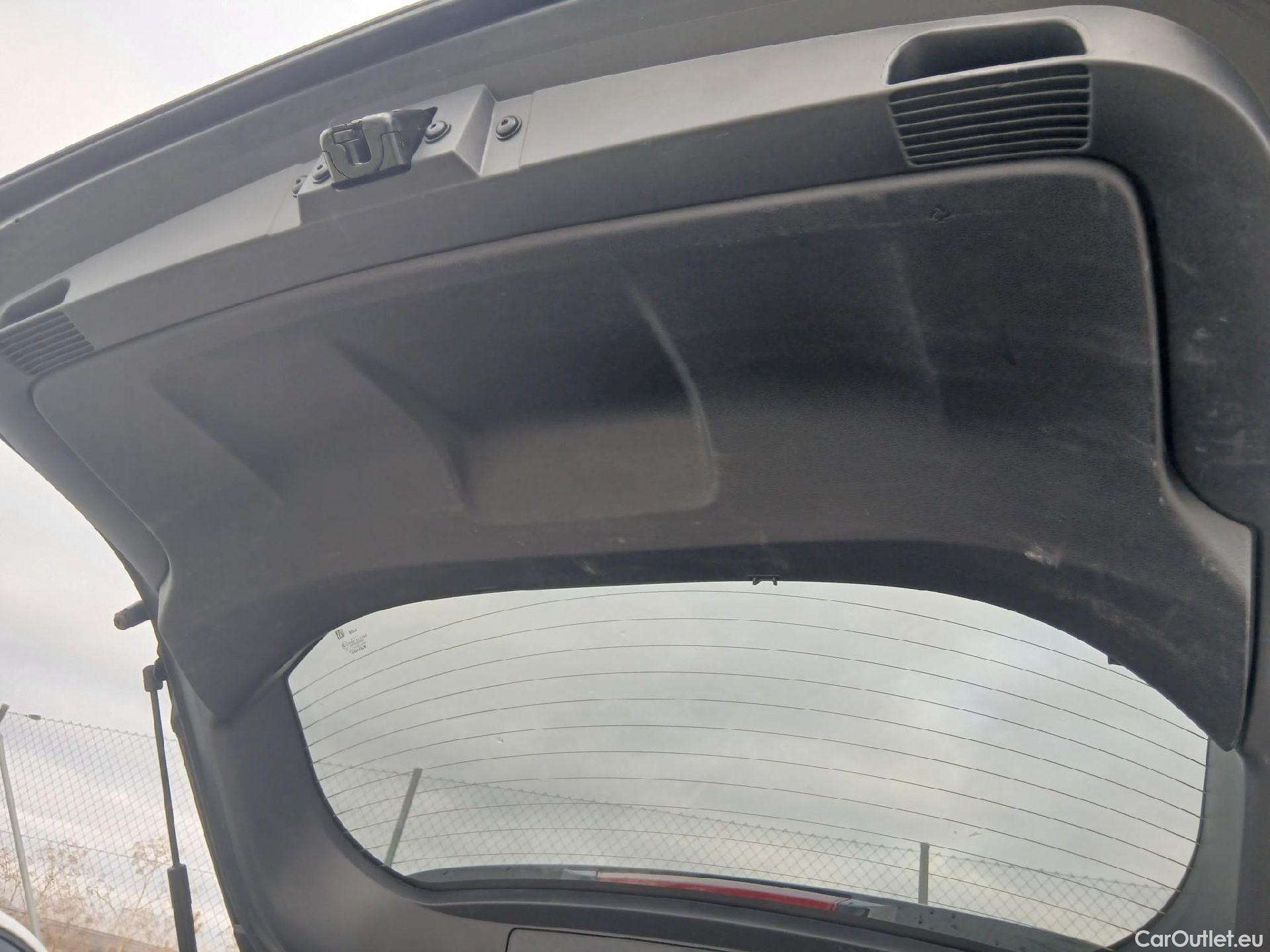  Toyota  Corolla TOYOTA  / 2019 / 5P / familiar 1.8 125H ACTIVE E-CVT TOURING SPORT #31