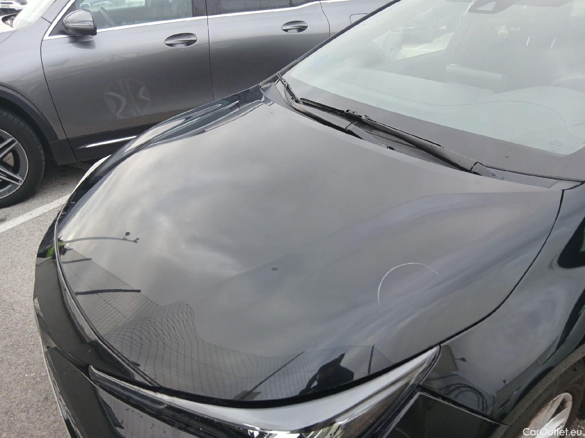  Toyota  Corolla TOYOTA  / 2019 / 5P / familiar 1.8 125H ACTIVE E-CVT TOURING SPORT #9