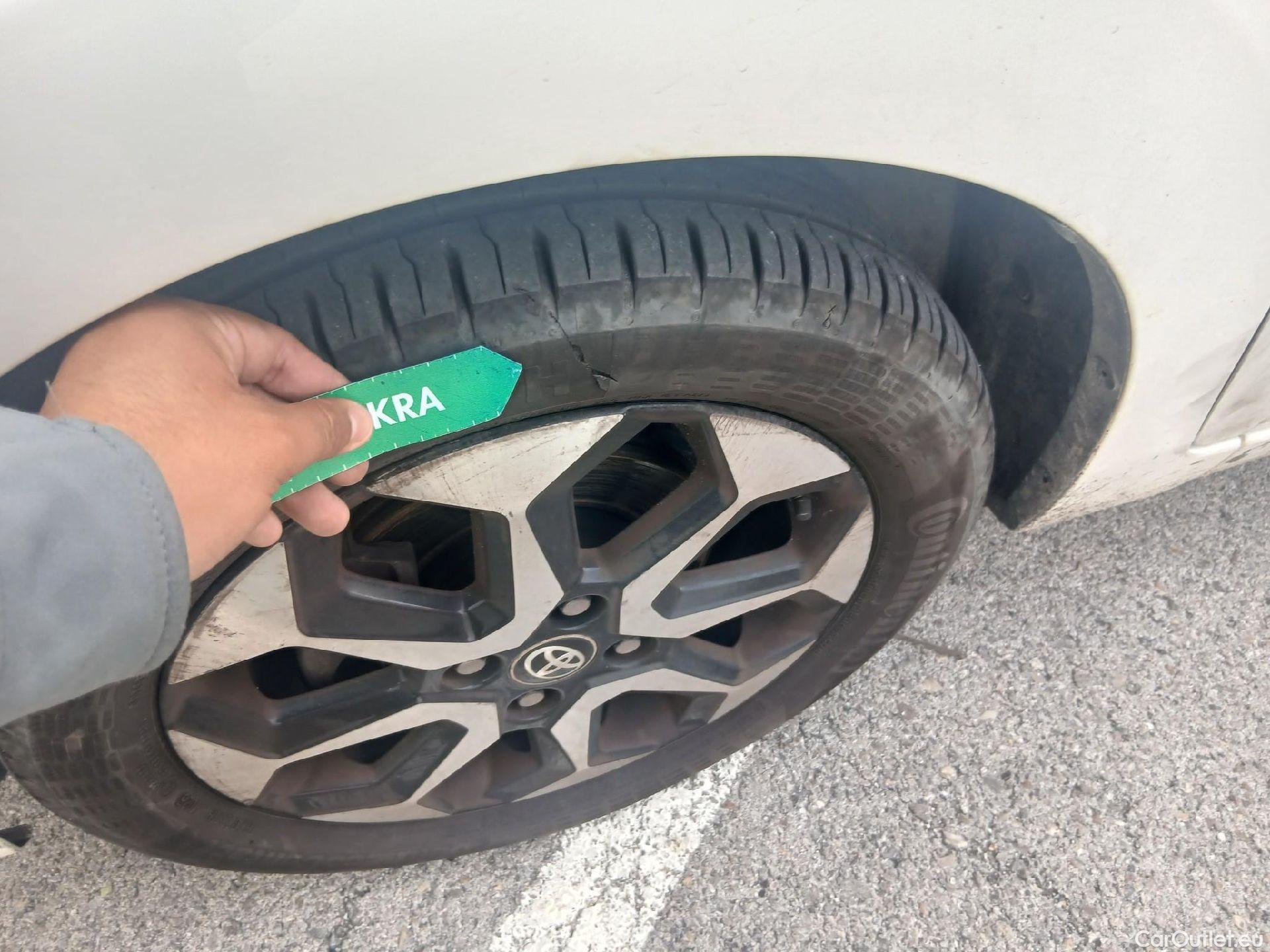  Toyota  Aygo TOYOTA  / 2018 / 5P / minicoche 1.0 70 x-play #24