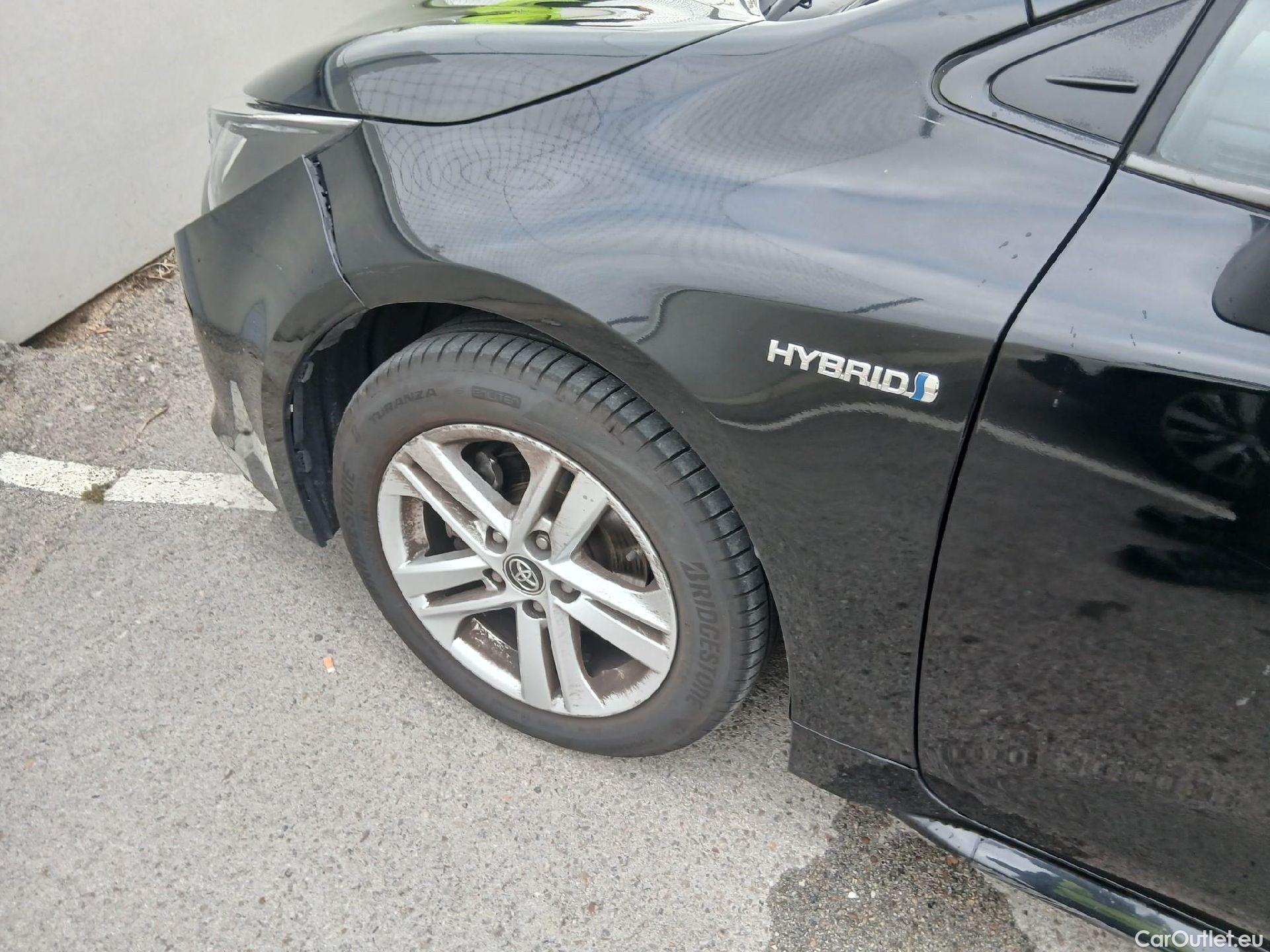  Toyota  Corolla TOYOTA  / 2019 / 5P / familiar 1.8 125H ACTIVE E-CVT TOURING SPORT #12