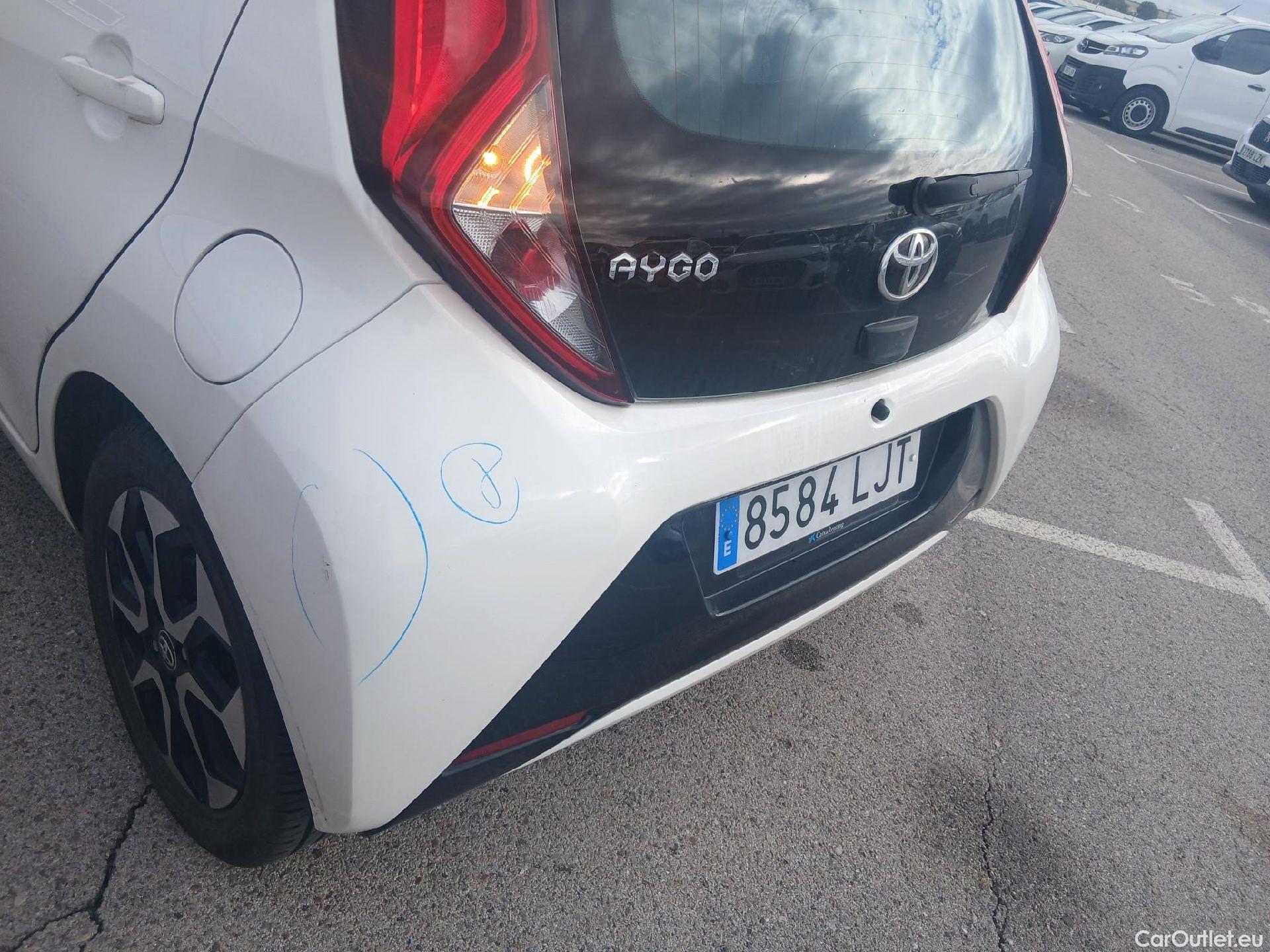  Toyota  Aygo TOYOTA  / 2018 / 5P / minicoche 1.0 70 x-play #31