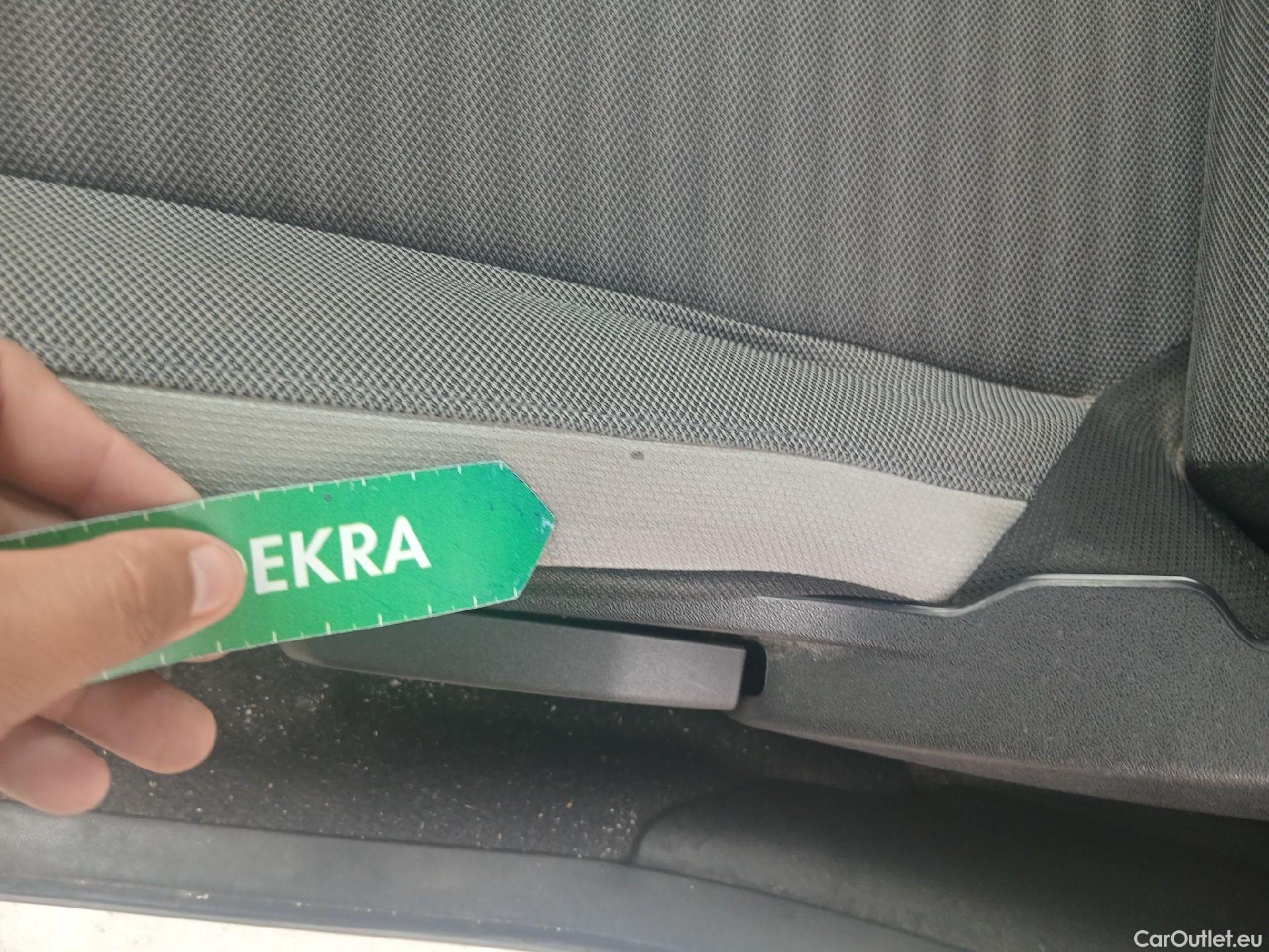  Toyota  Aygo TOYOTA  / 2018 / 5P / minicoche 1.0 70 x-play #5