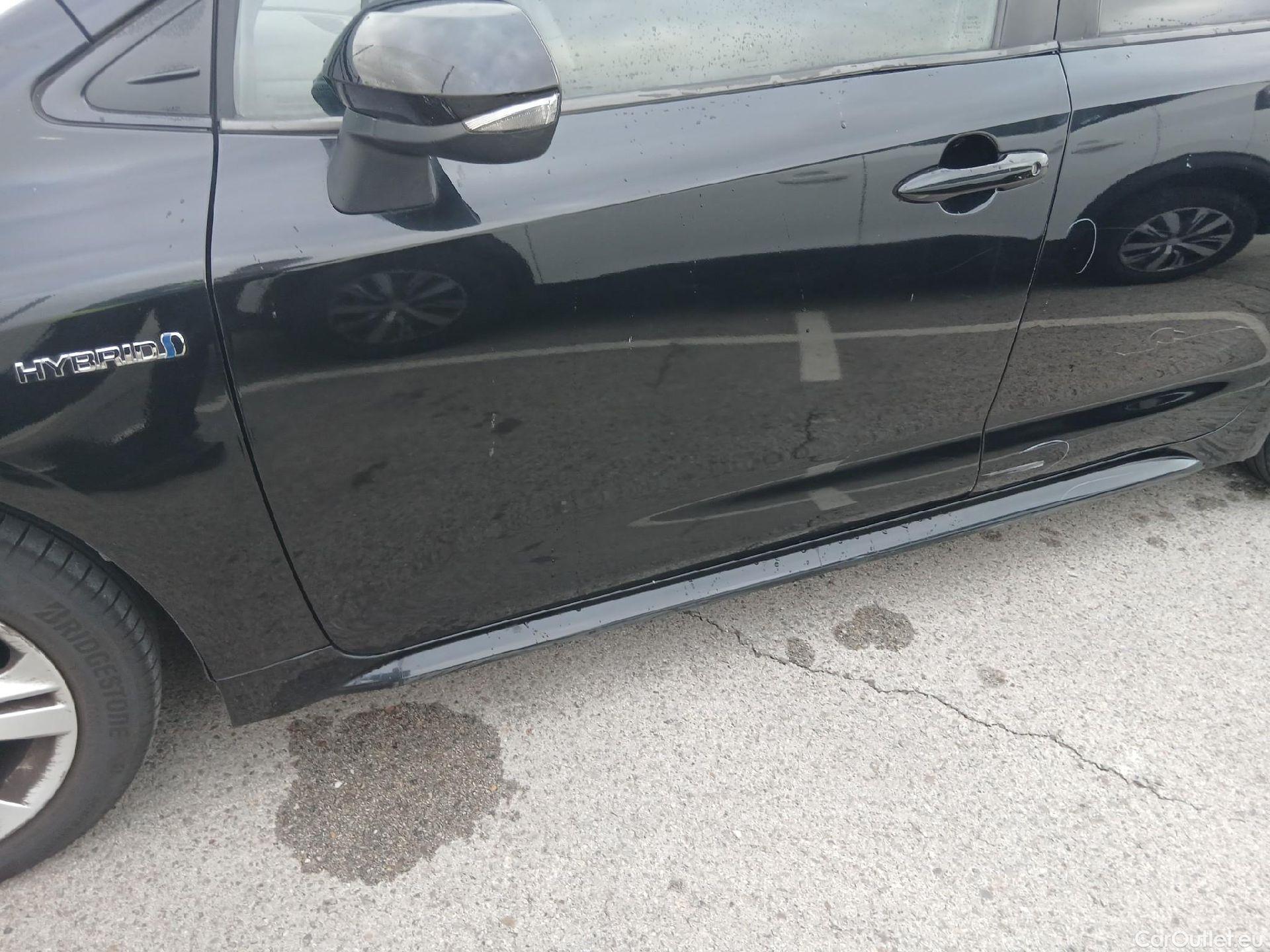  Toyota  Corolla TOYOTA  / 2019 / 5P / familiar 1.8 125H ACTIVE E-CVT TOURING SPORT #59