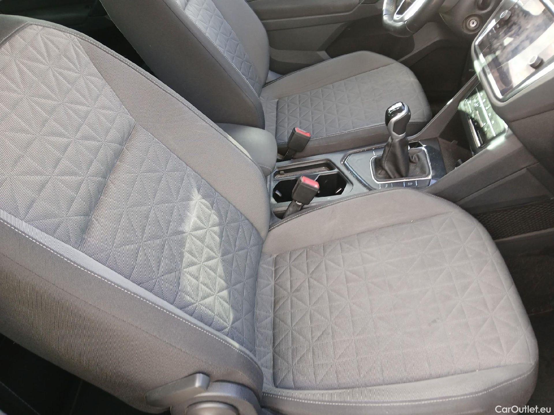  Volkswagen  Tiguan VOLKSWAGEN  / 2020 / 5P / todoterreno Life 2.0 TDI 110kW (150CV) #2