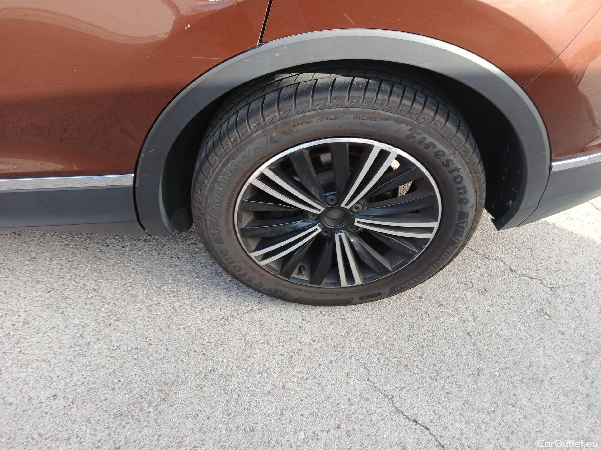  Volkswagen  Tiguan VOLKSWAGEN  / 2020 / 5P / todoterreno Life 2.0 TDI 110kW (150CV) #10