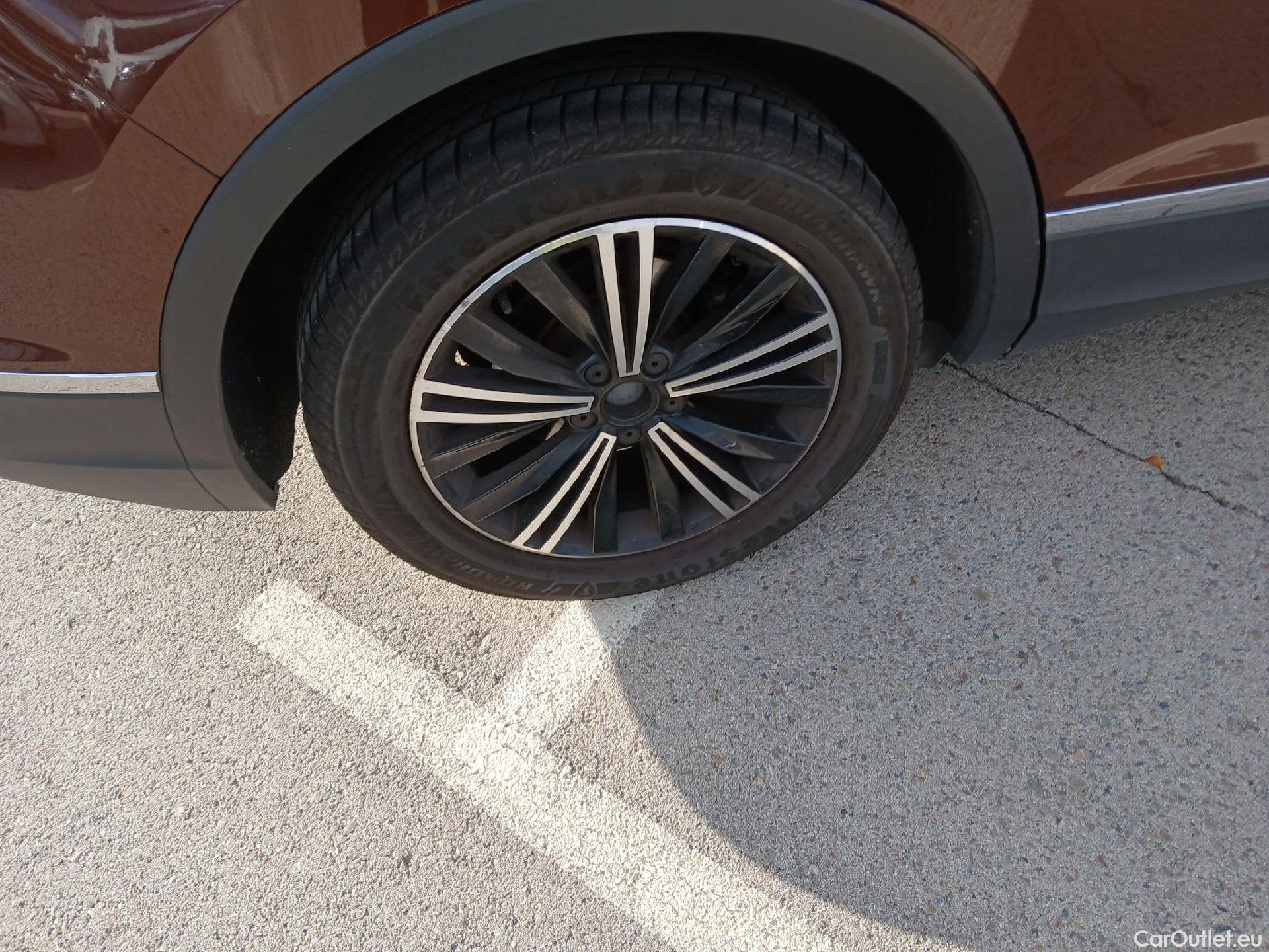  Volkswagen  Tiguan VOLKSWAGEN  / 2020 / 5P / todoterreno Life 2.0 TDI 110kW (150CV) #12