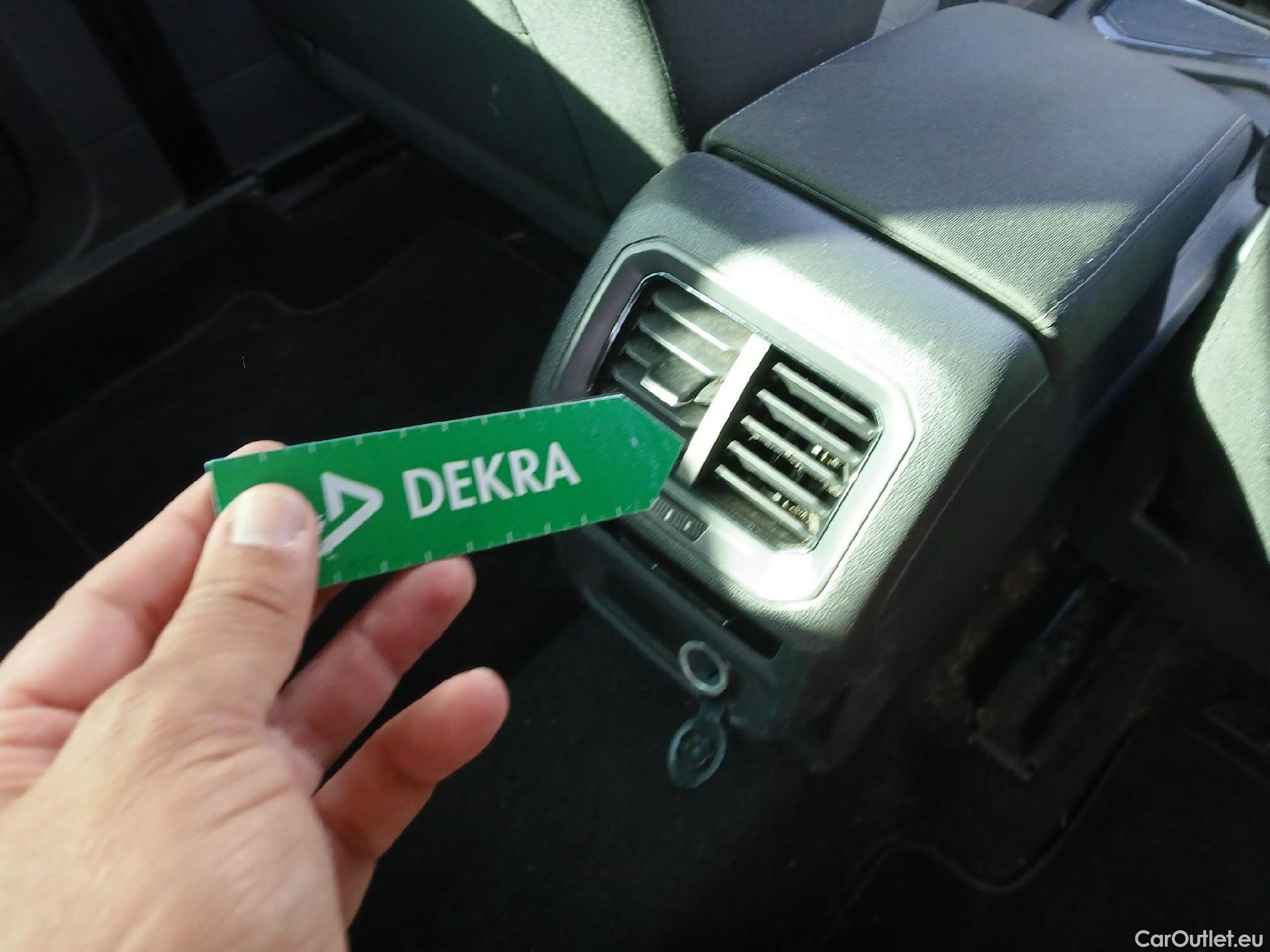  Volkswagen  Tiguan VOLKSWAGEN  / 2020 / 5P / todoterreno Life 2.0 TDI 110kW (150CV) #4