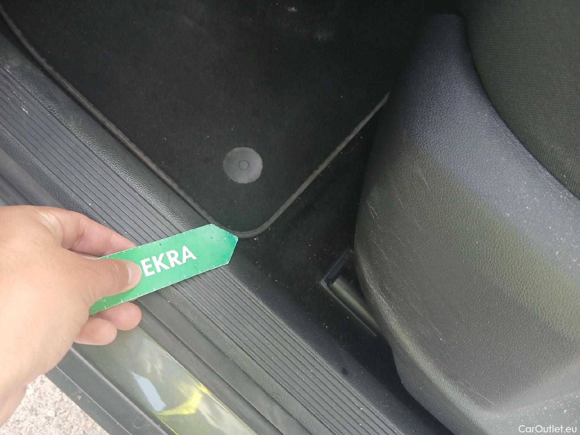  Volkswagen  T-ROC VOLKSWAGEN  / 2017 / 5P / todoterreno Advance 2.0 TDI 110kW (150CV) DSG (AC2) #25