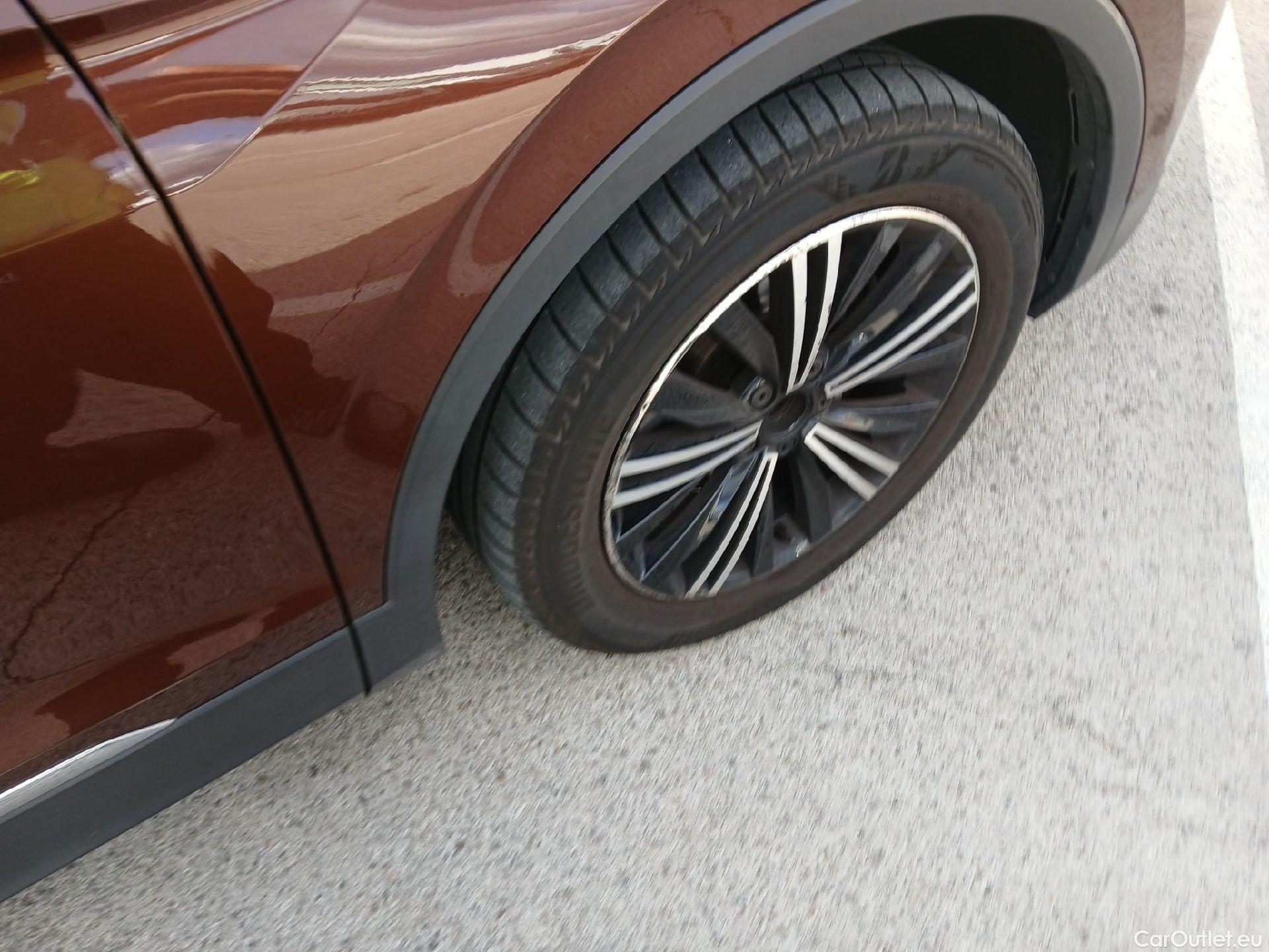  Volkswagen  Tiguan VOLKSWAGEN  / 2020 / 5P / todoterreno Life 2.0 TDI 110kW (150CV) #15