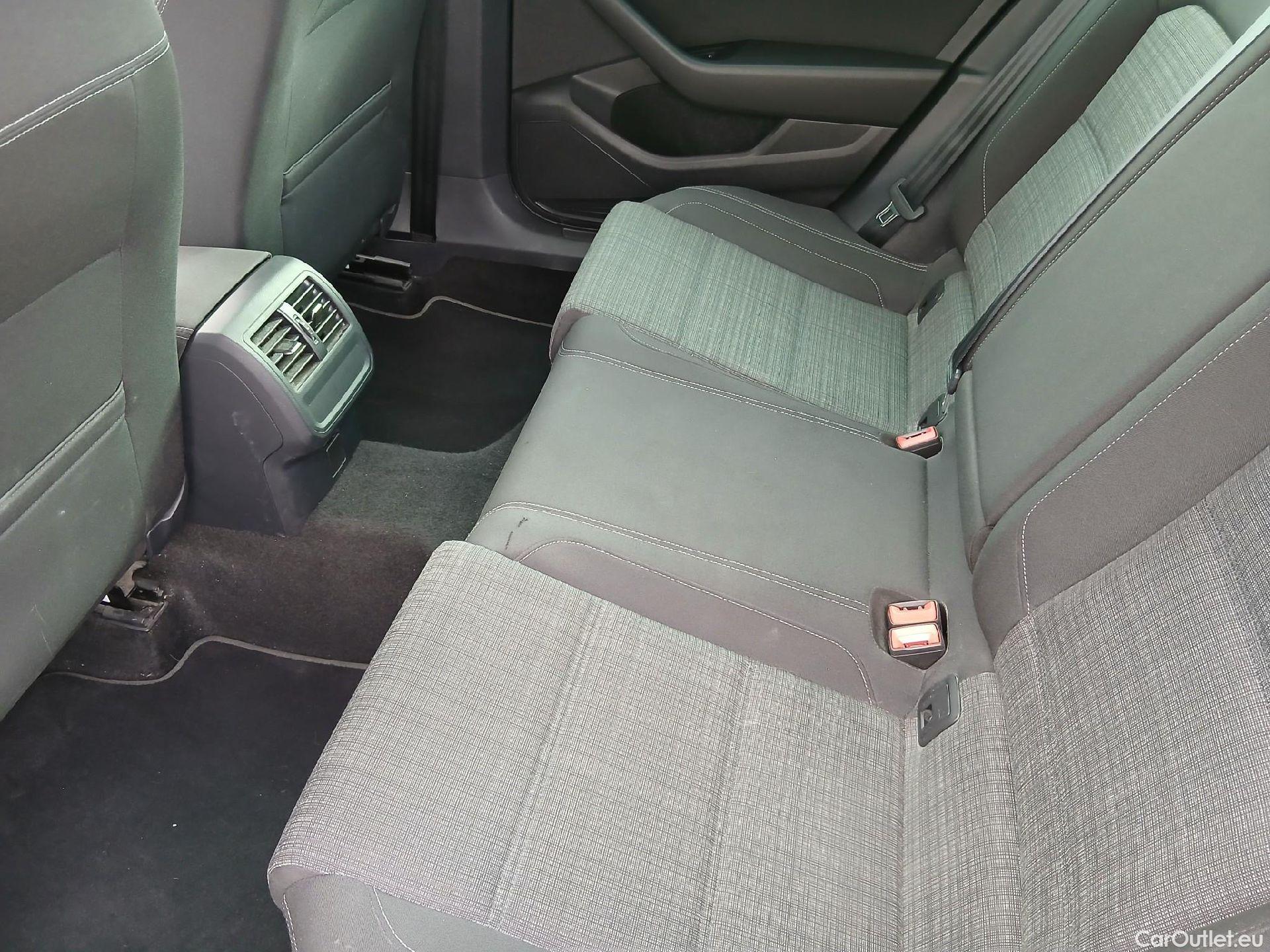  Volkswagen  Passat VOLKSWAGEN  / 2019 / 5P / familiar Variant Executive 2.0 TDI 110kW (150CV) #34