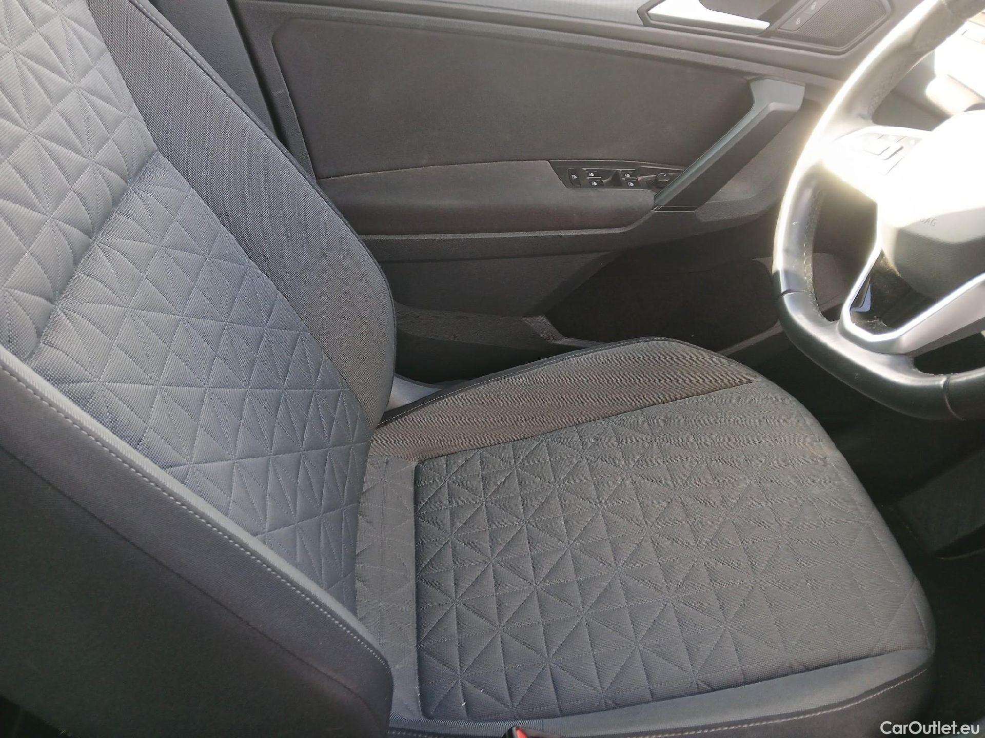  Volkswagen  Tiguan VOLKSWAGEN  / 2020 / 5P / todoterreno Life 2.0 TDI 110kW (150CV) #3