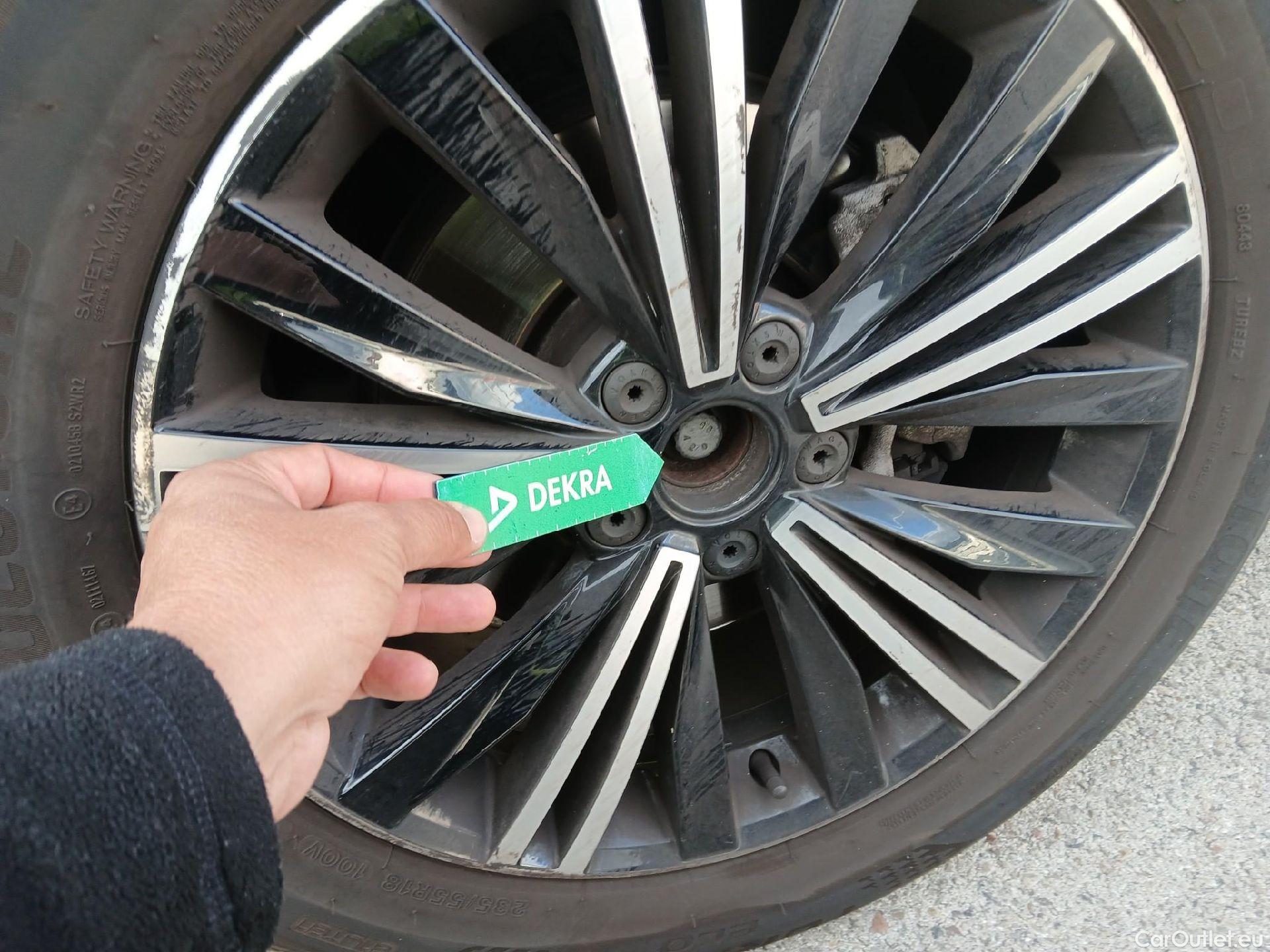  Volkswagen  Tiguan VOLKSWAGEN  / 2020 / 5P / todoterreno Life 2.0 TDI 110kW (150CV) #14