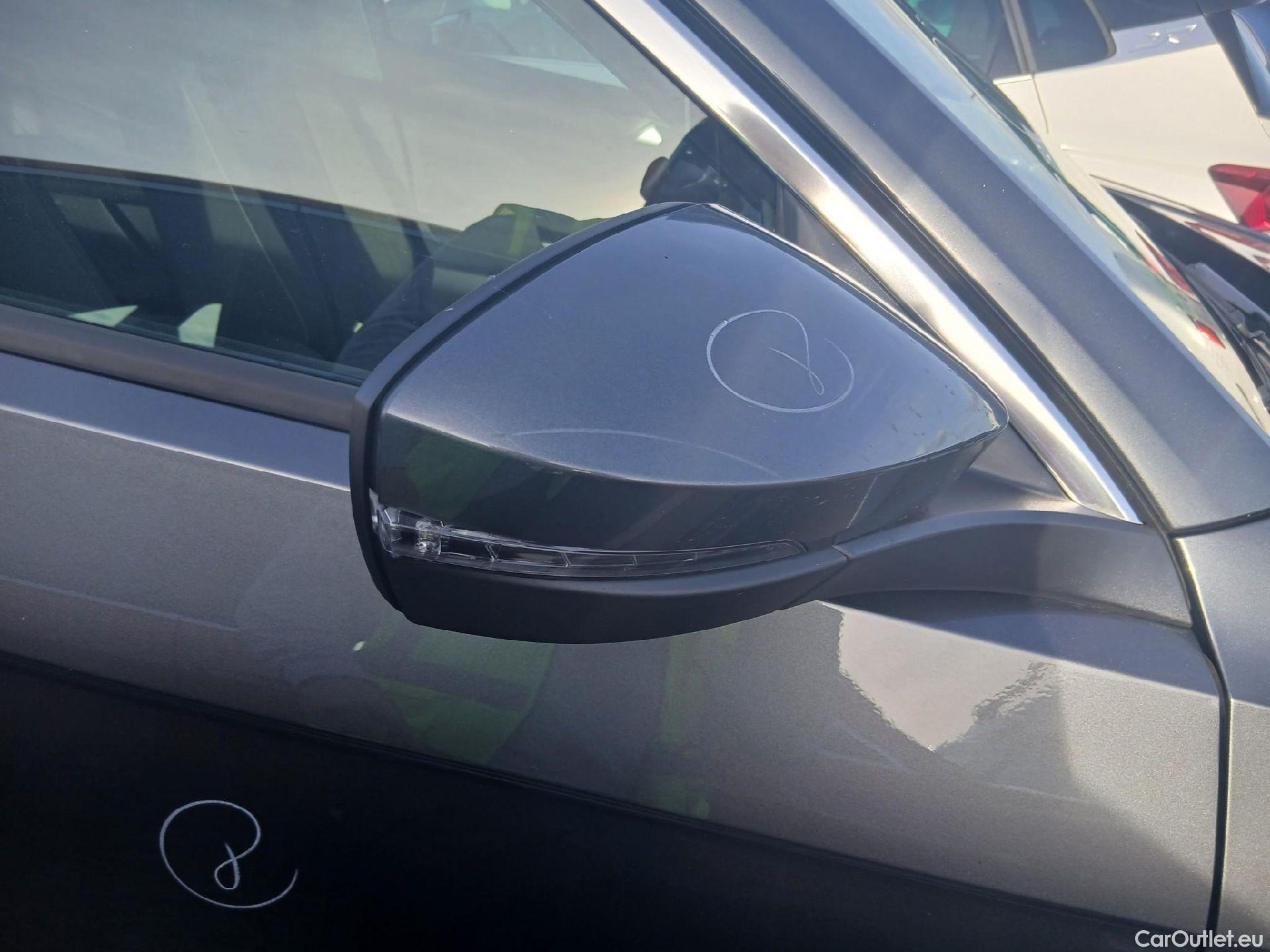  Volkswagen  T-ROC VOLKSWAGEN  / 2017 / 5P / todoterreno Advance 2.0 TDI 110kW (150CV) DSG (AC2) #23