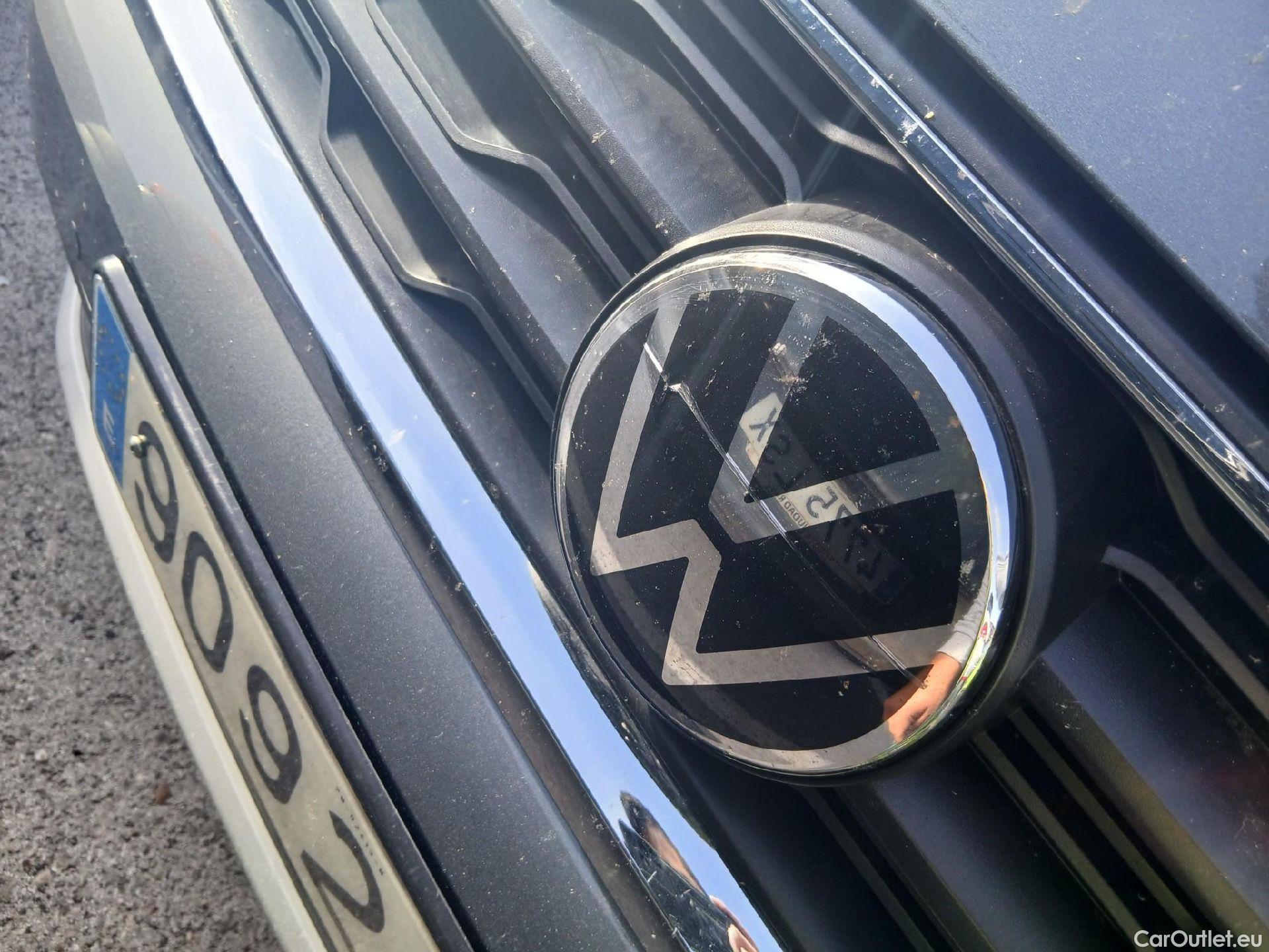  Volkswagen  T-ROC VOLKSWAGEN  / 2017 / 5P / todoterreno Advance 2.0 TDI 110kW (150CV) DSG (AC2) #3