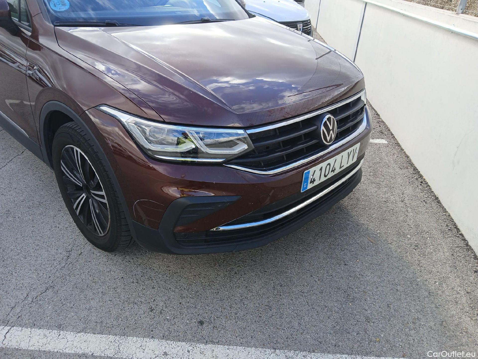  Volkswagen  Tiguan VOLKSWAGEN  / 2020 / 5P / todoterreno Life 2.0 TDI 110kW (150CV) #17