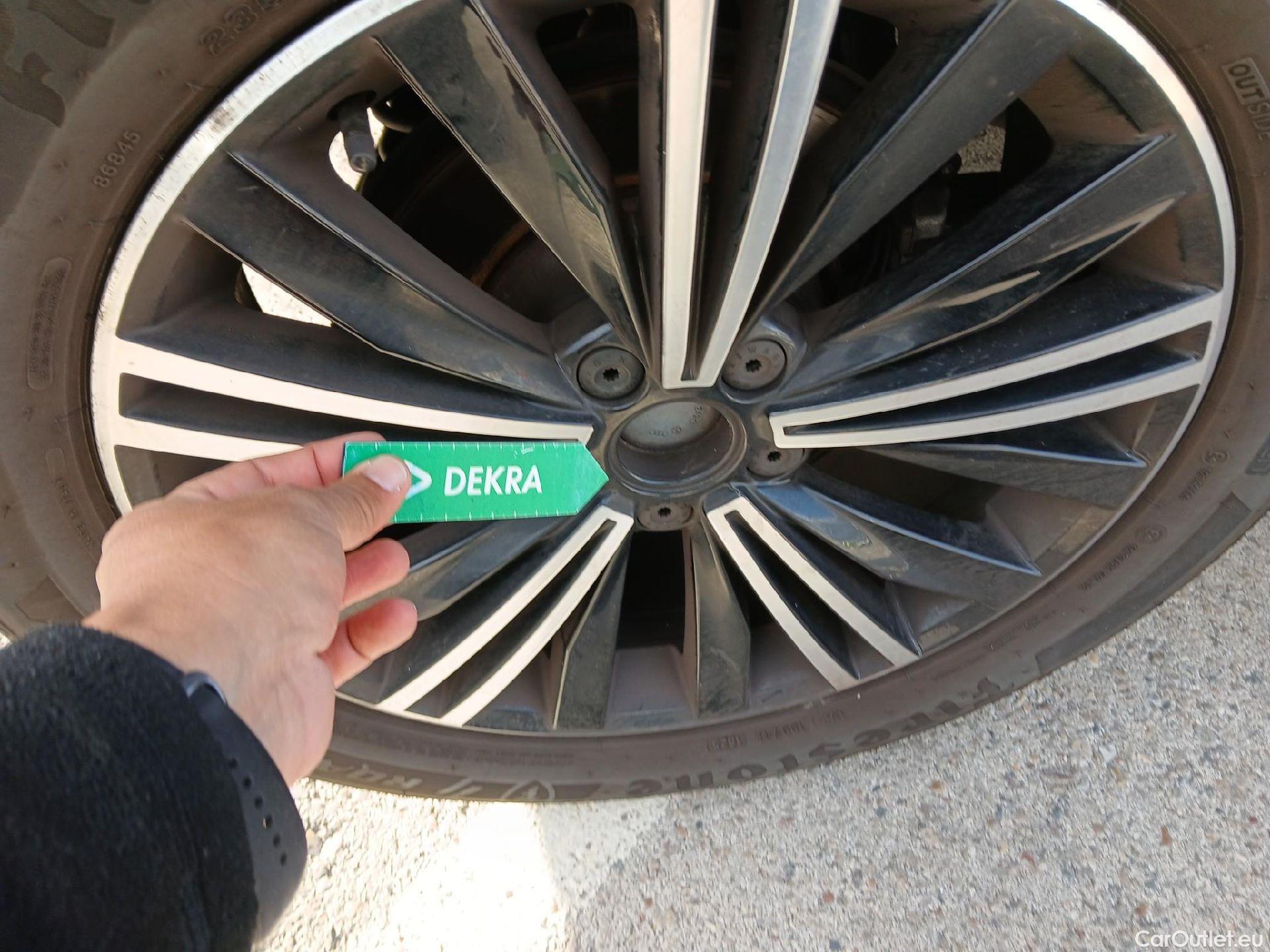  Volkswagen  Tiguan VOLKSWAGEN  / 2020 / 5P / todoterreno Life 2.0 TDI 110kW (150CV) #13