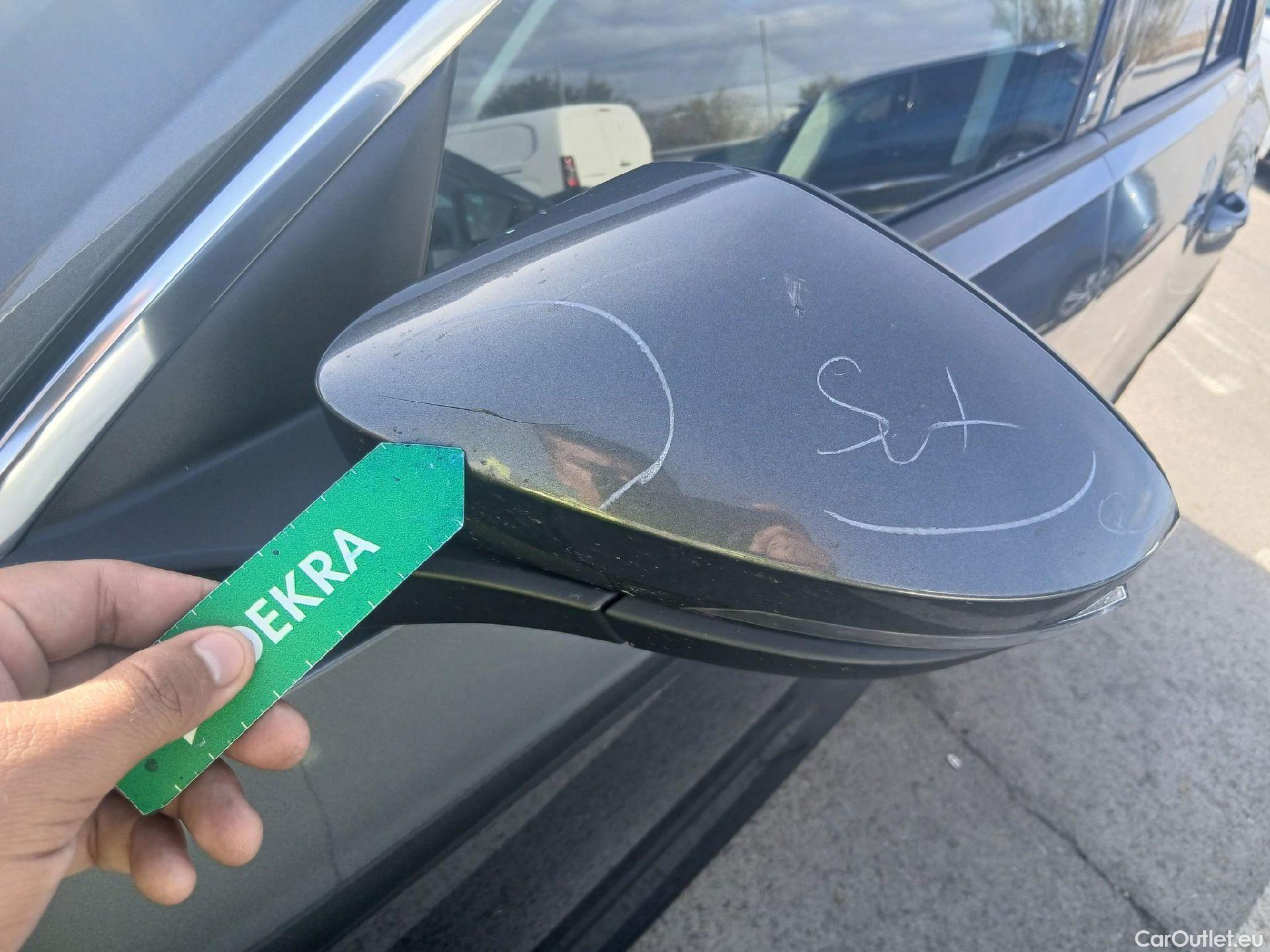  Volkswagen  T-ROC VOLKSWAGEN  / 2017 / 5P / todoterreno Advance 2.0 TDI 110kW (150CV) DSG (AC2) #12