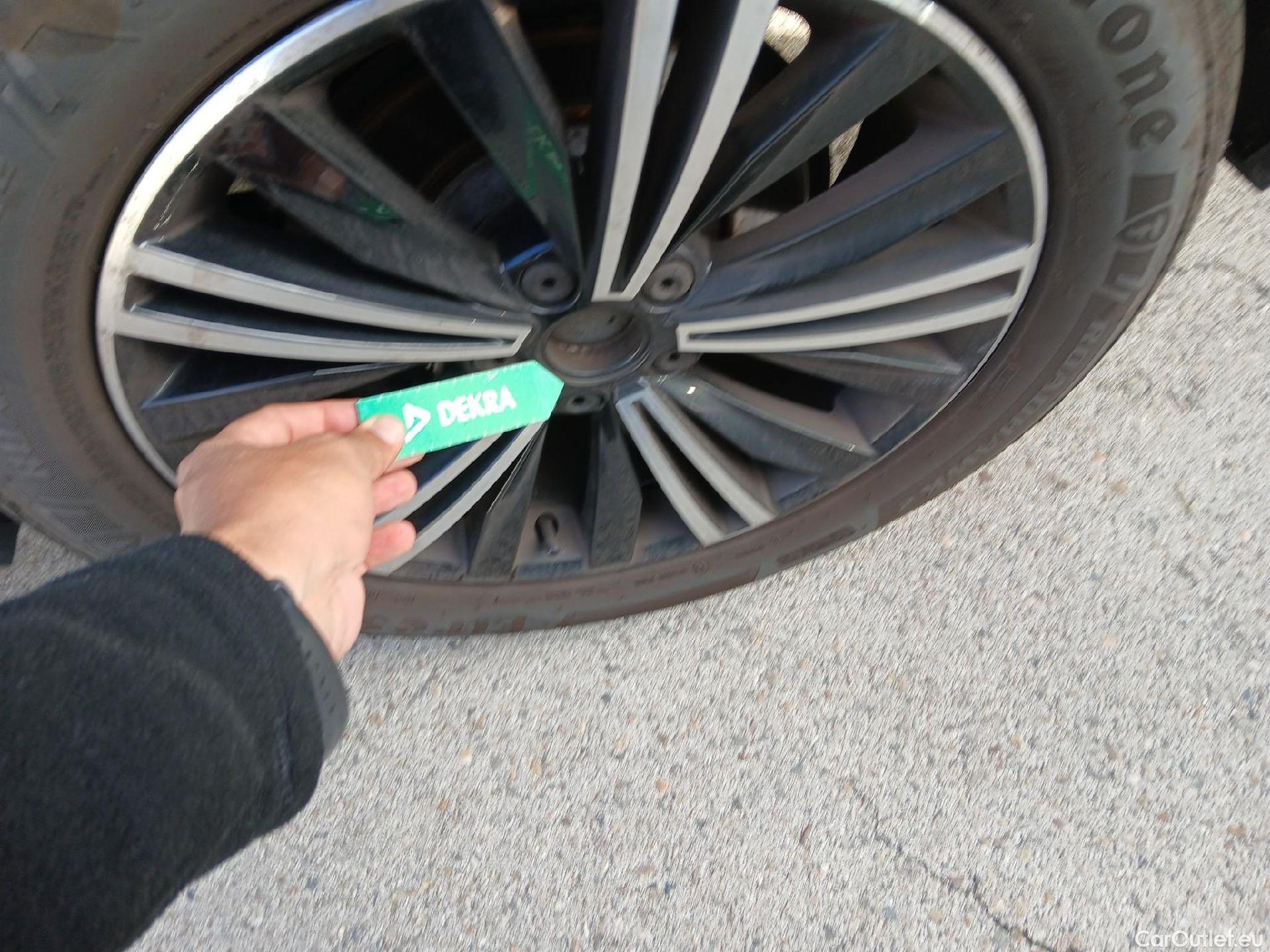  Volkswagen  Tiguan VOLKSWAGEN  / 2020 / 5P / todoterreno Life 2.0 TDI 110kW (150CV) #11