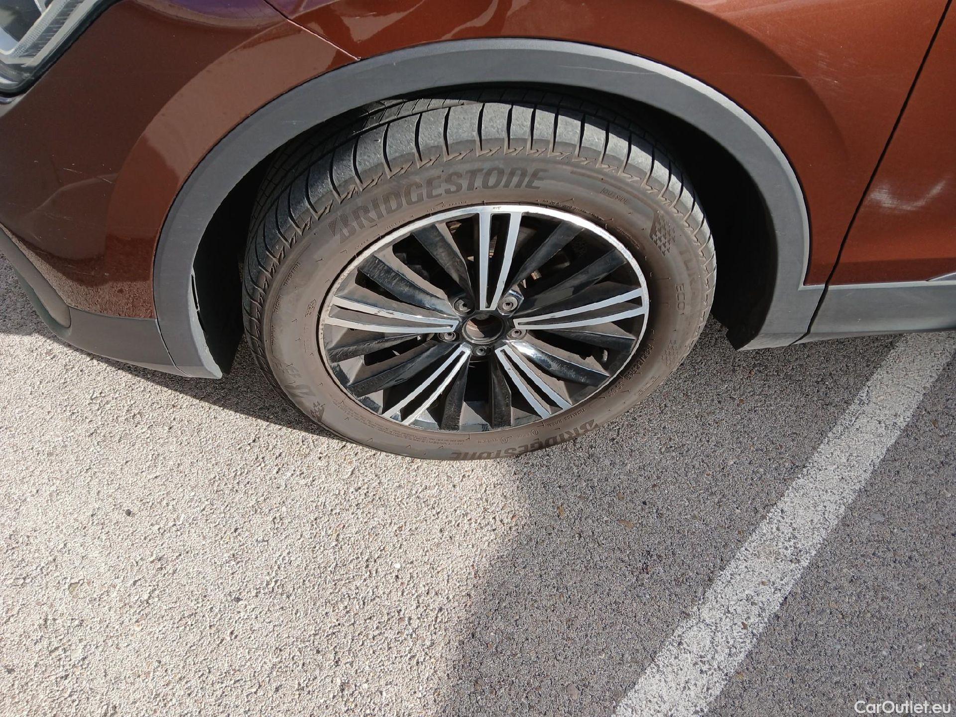  Volkswagen  Tiguan VOLKSWAGEN  / 2020 / 5P / todoterreno Life 2.0 TDI 110kW (150CV) #9